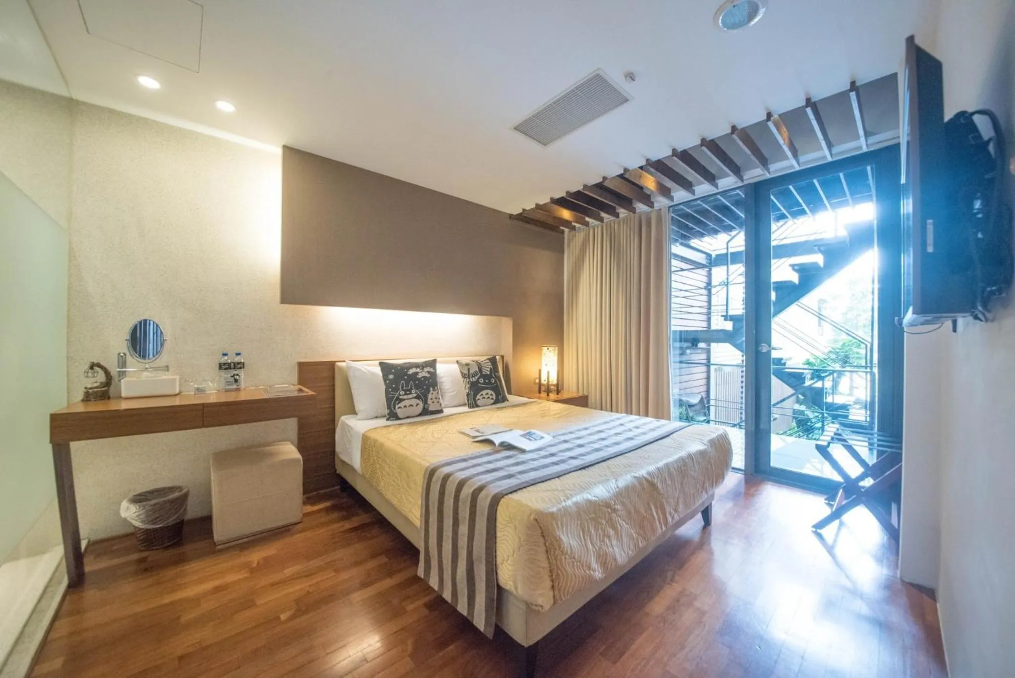 Photo of the whole room, Bed in Timing House