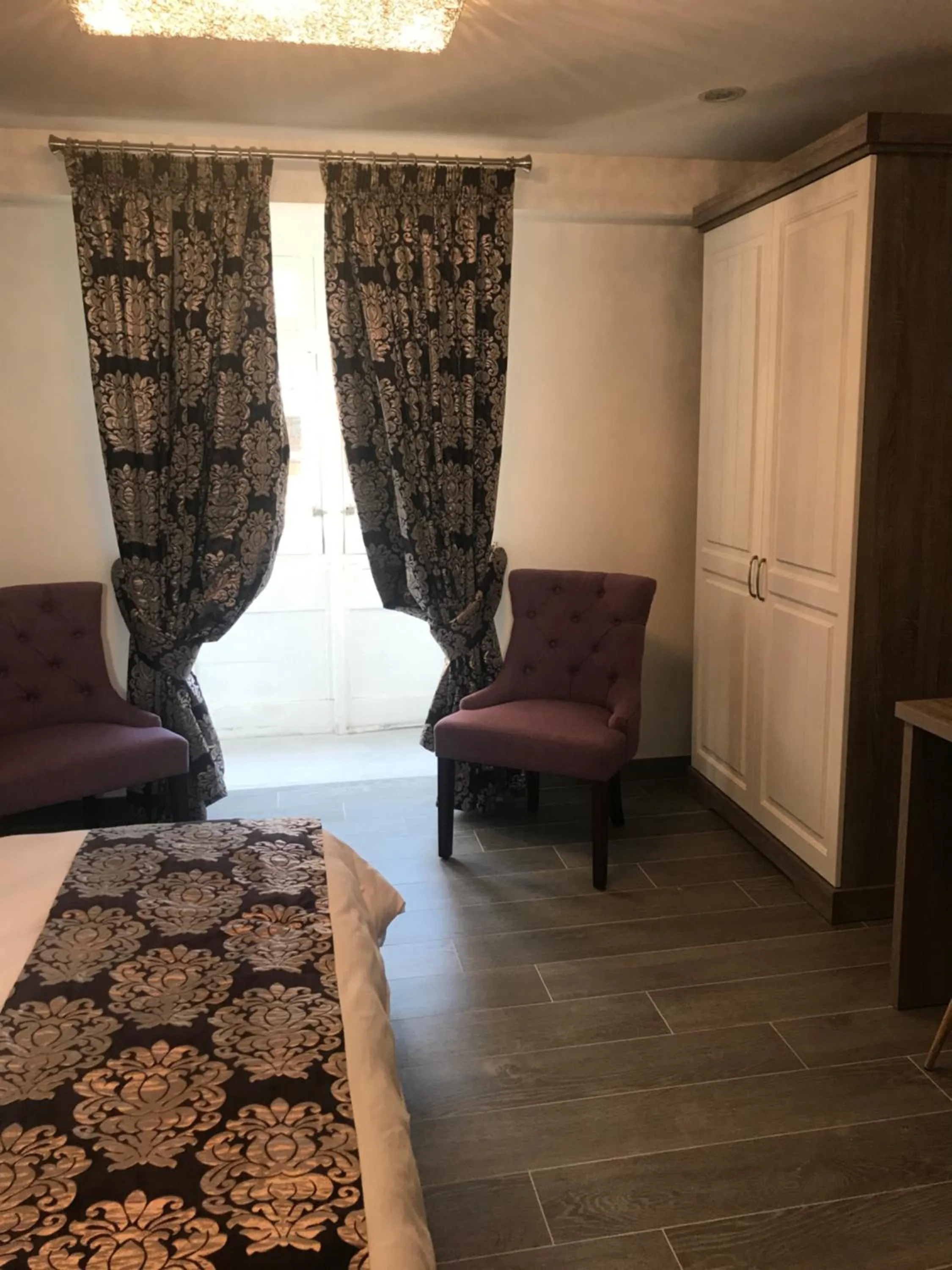 Living room, Bed in Jean de Valette Boutique Living