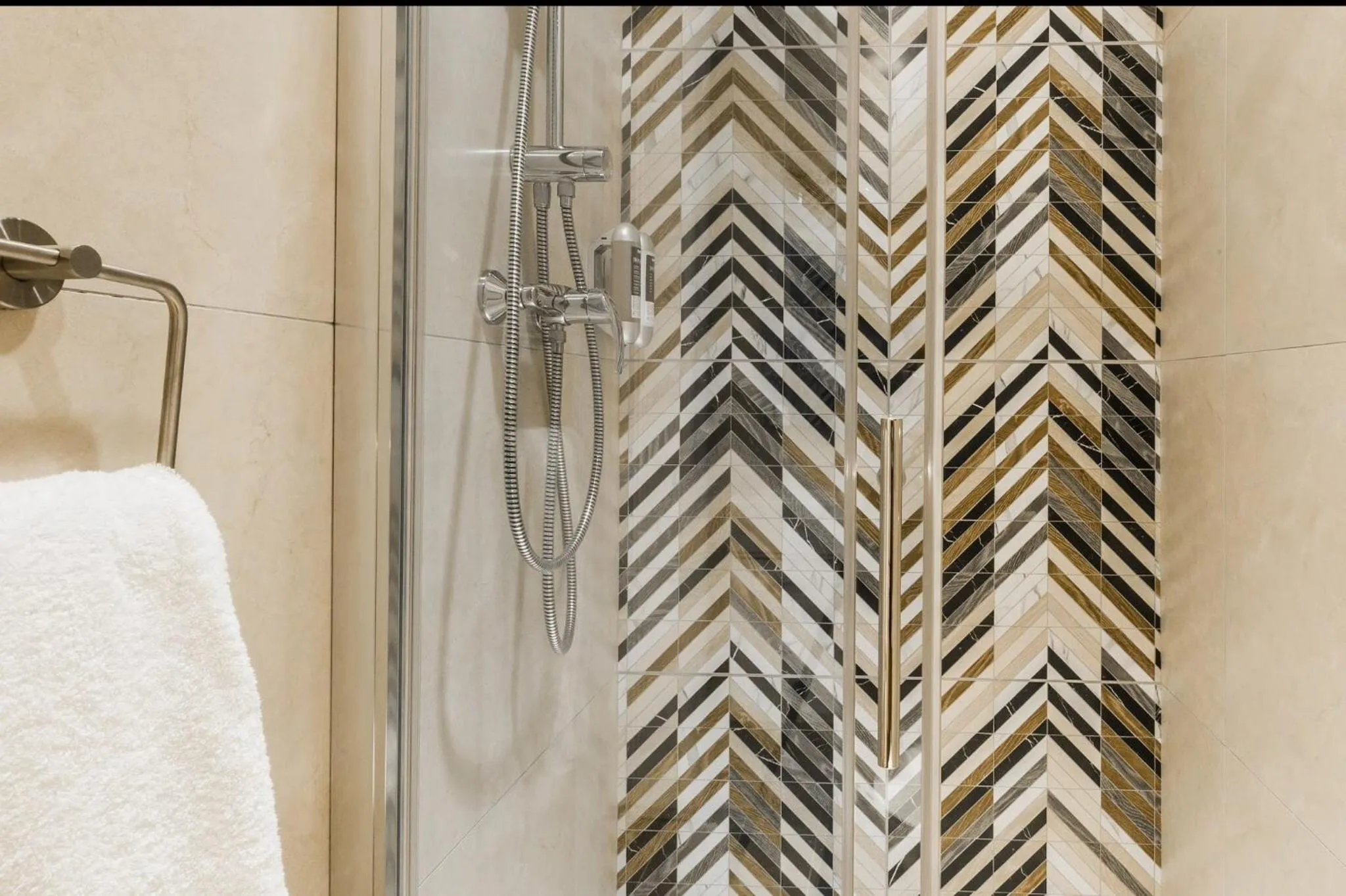 Shower in Jean de Valette Boutique Living