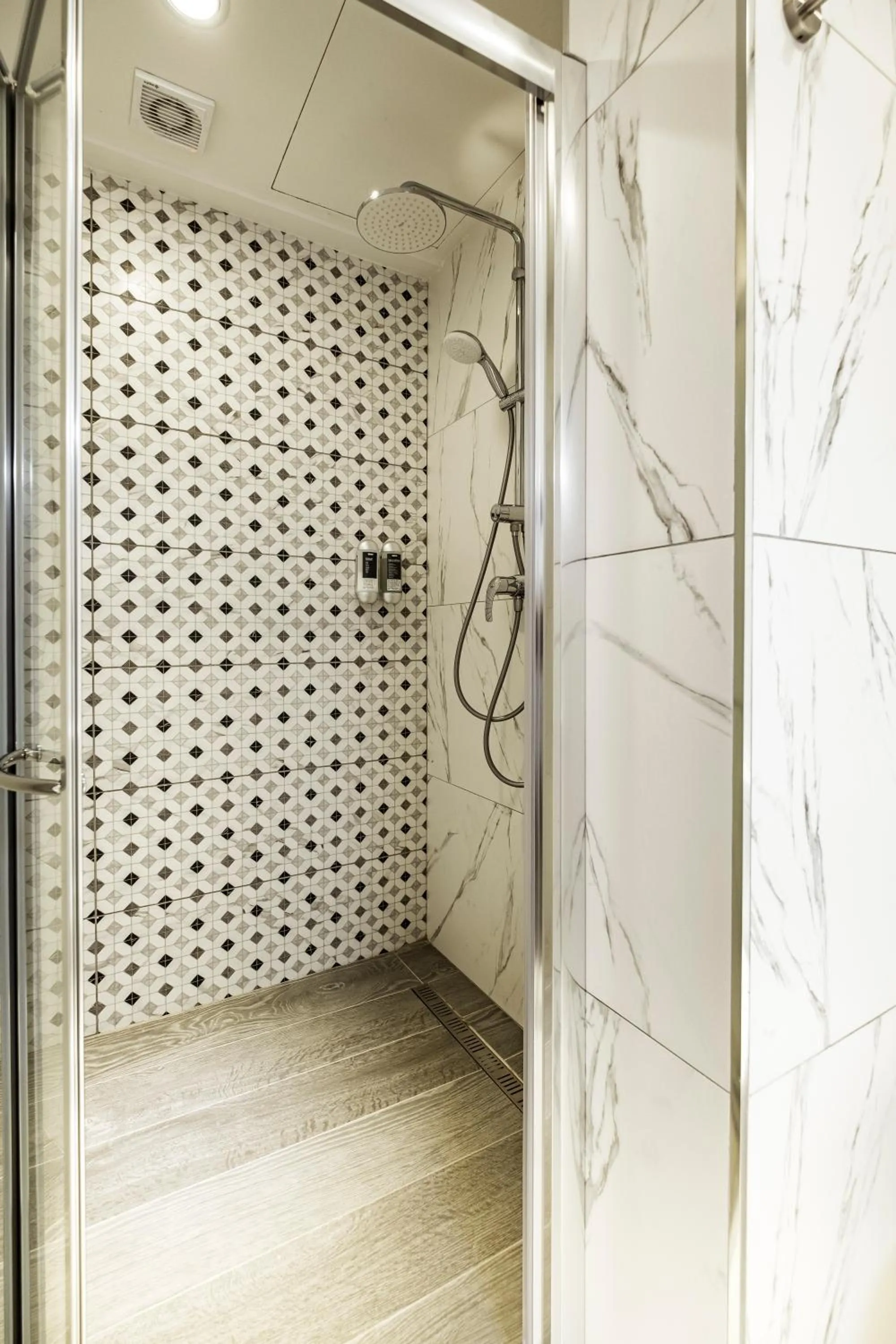 Shower in Jean de Valette Boutique Living