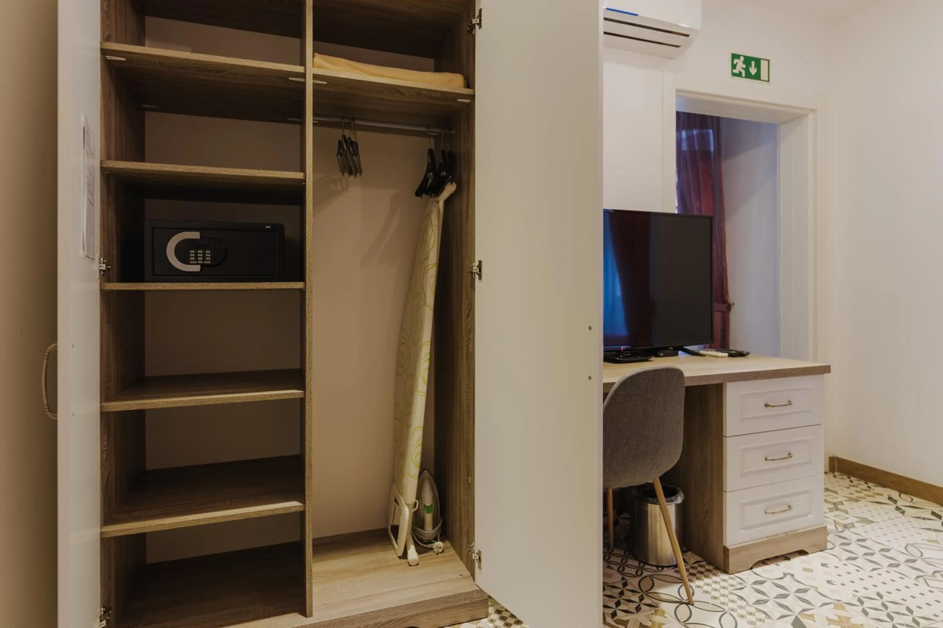 safe in Jean de Valette Boutique Living