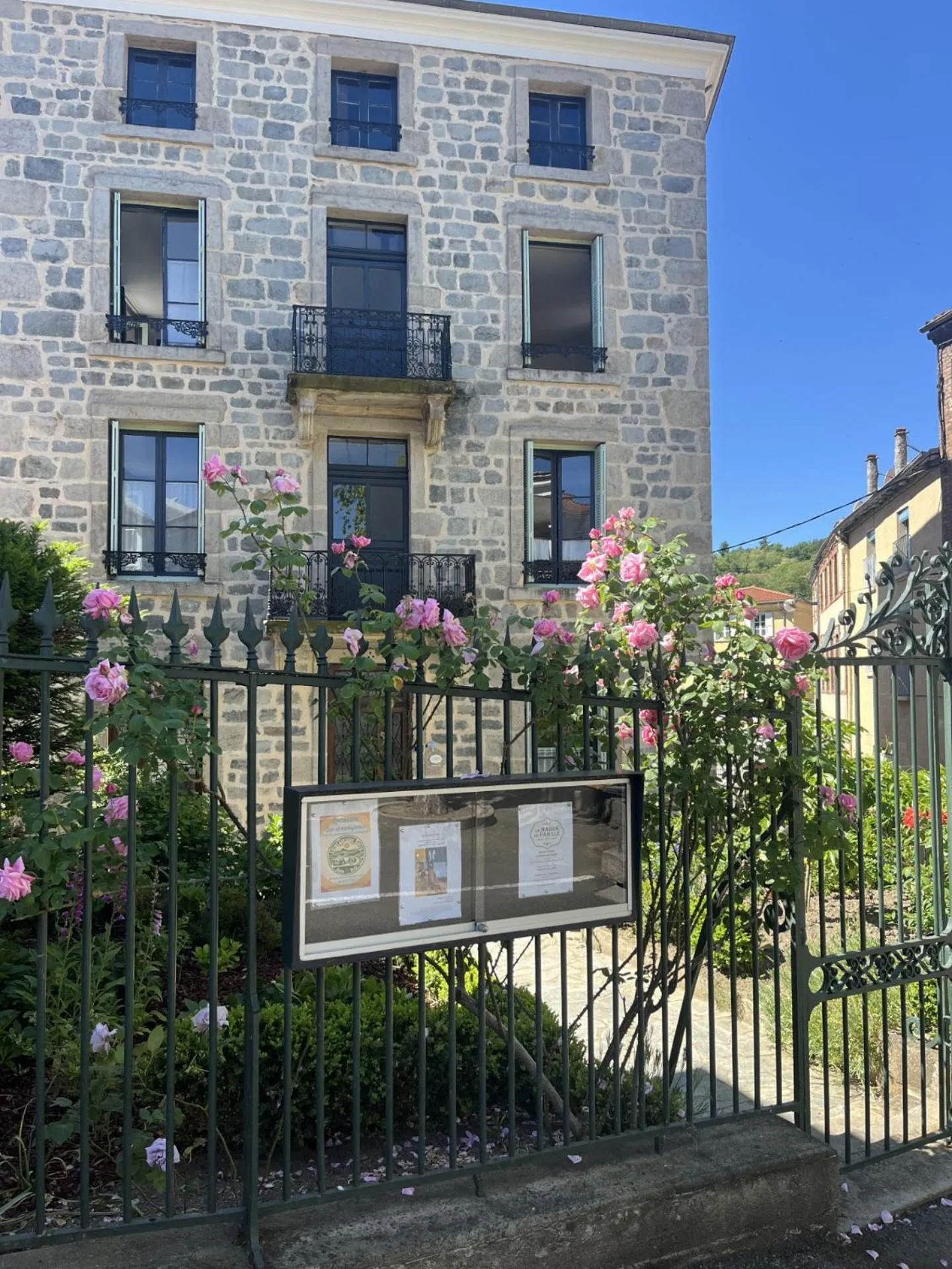 Property building in La Maison de famille