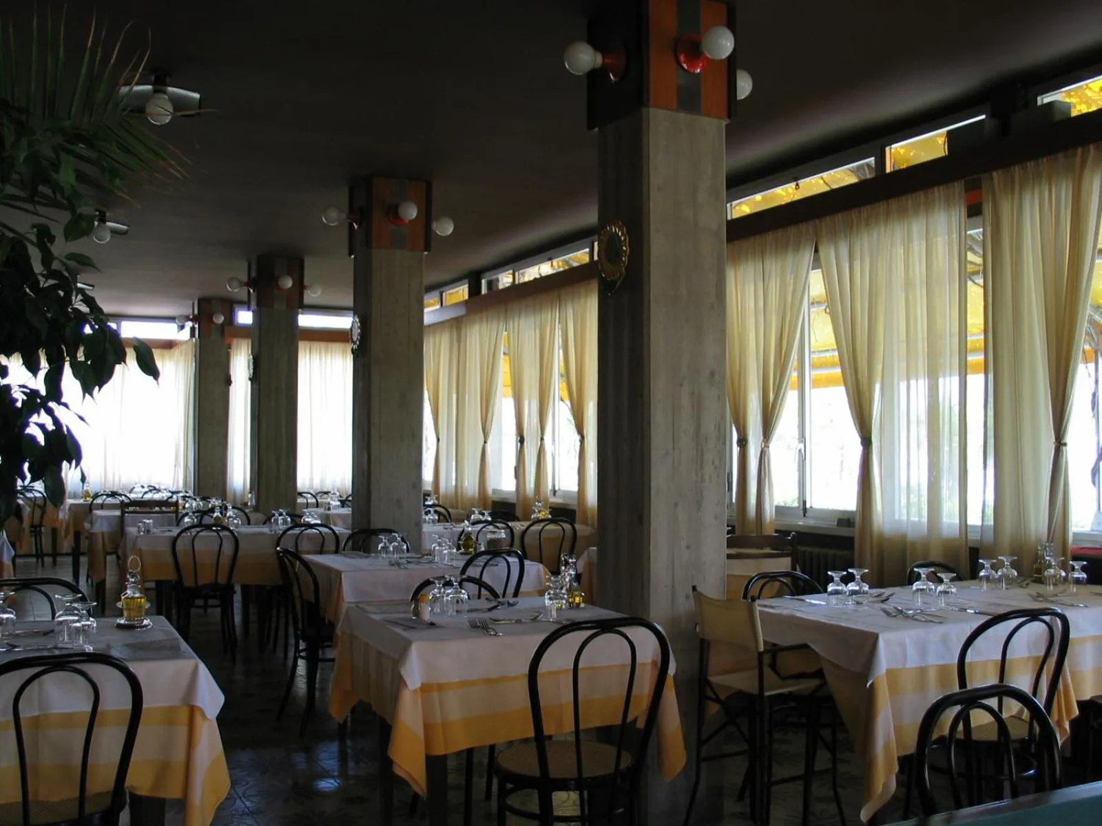 Restaurant/places to eat in Albergo Girasole Frontemare