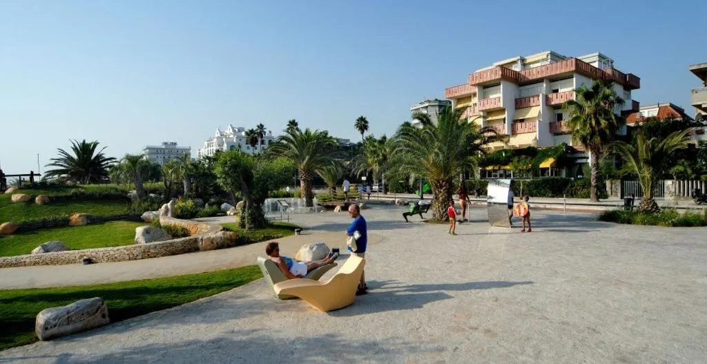 Beach in Albergo Girasole Frontemare