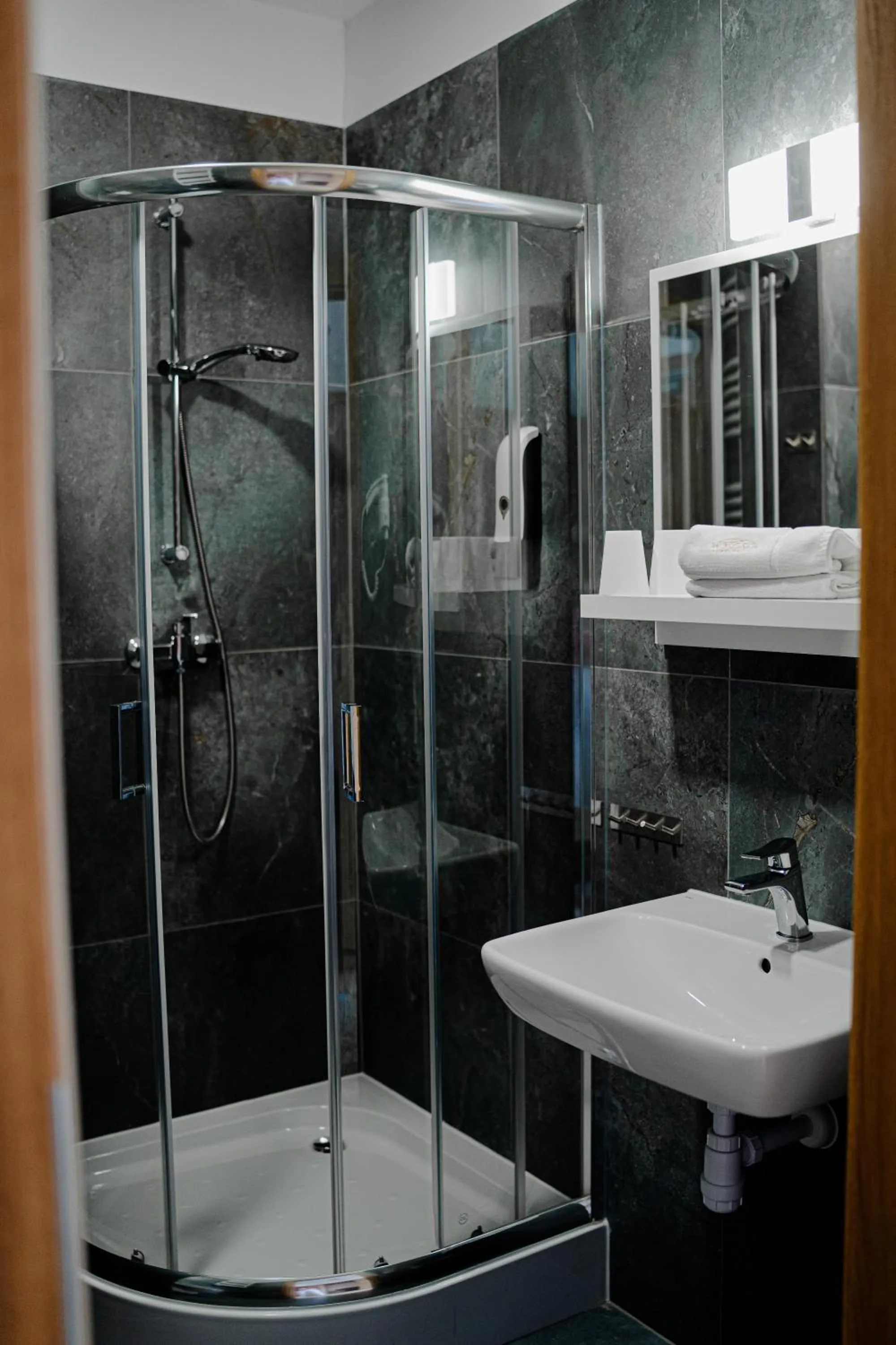 Shower in WYDMA Resort Medi & SPA - Normobaria