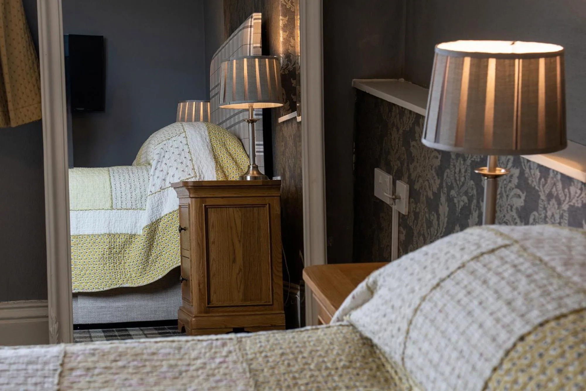 Bedroom, Bed in Crown Lodge