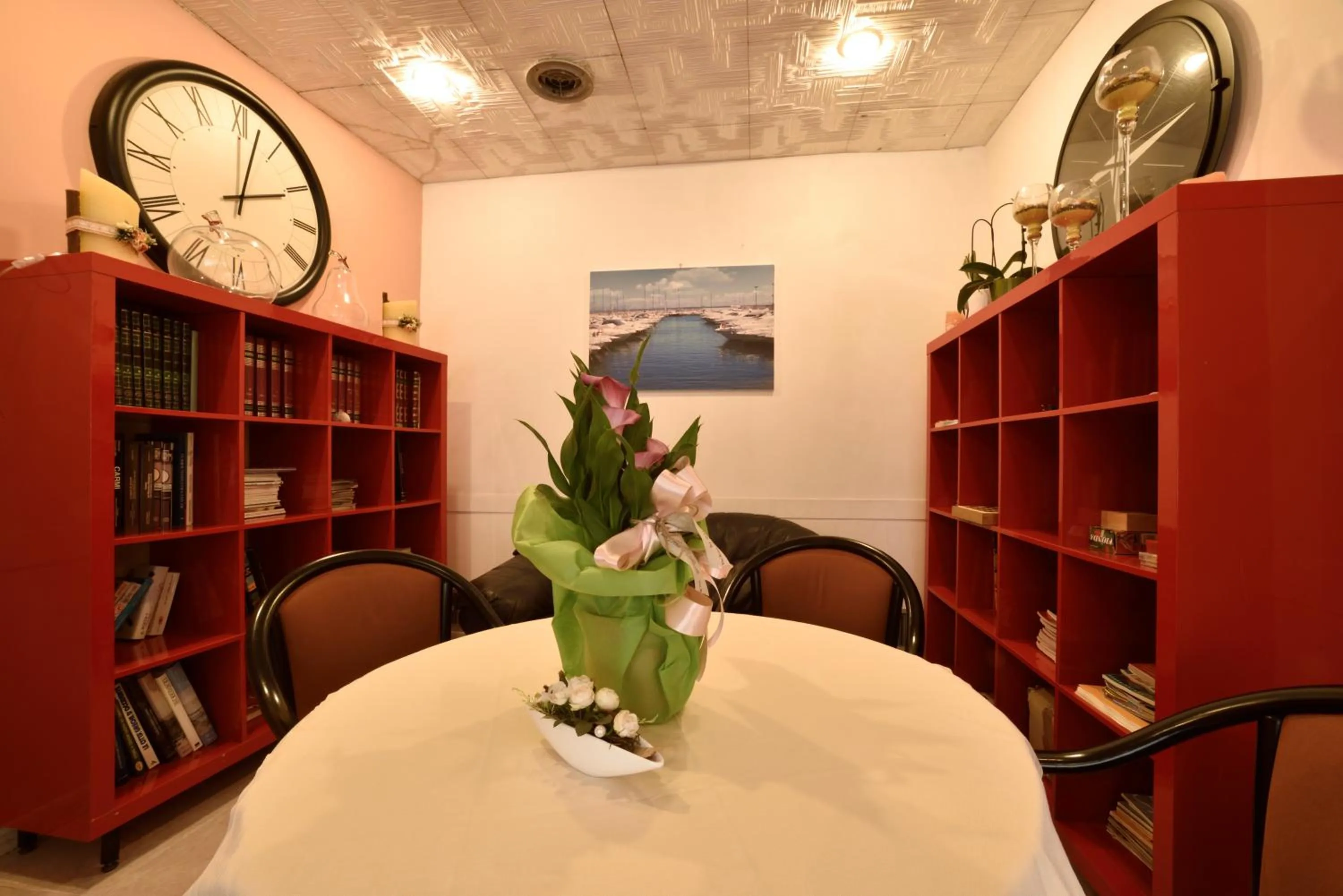 Library in Hotel Morchio Mhotelsgroup