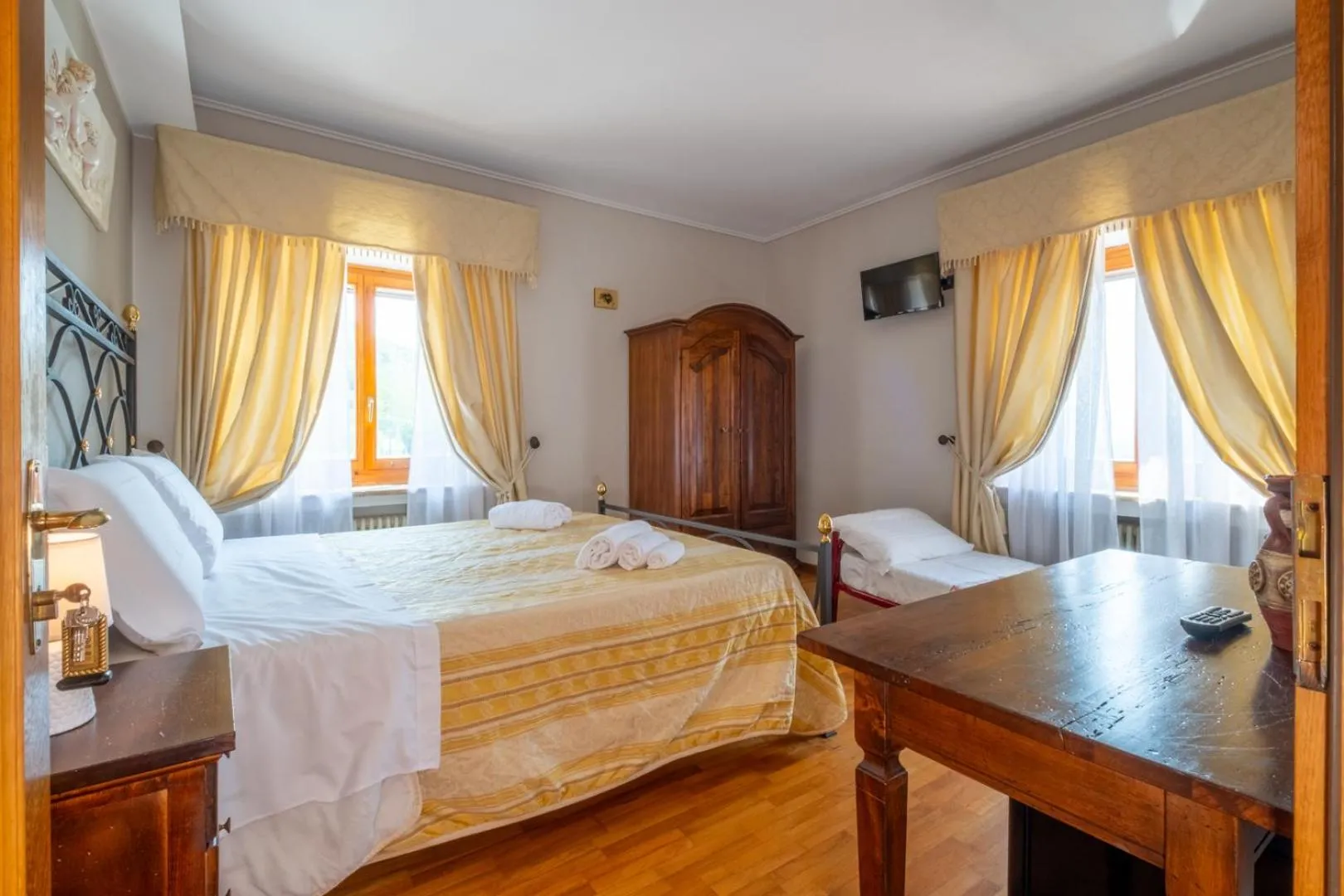 Double Room with Extra Bed in Agriturismo Beata Vanna