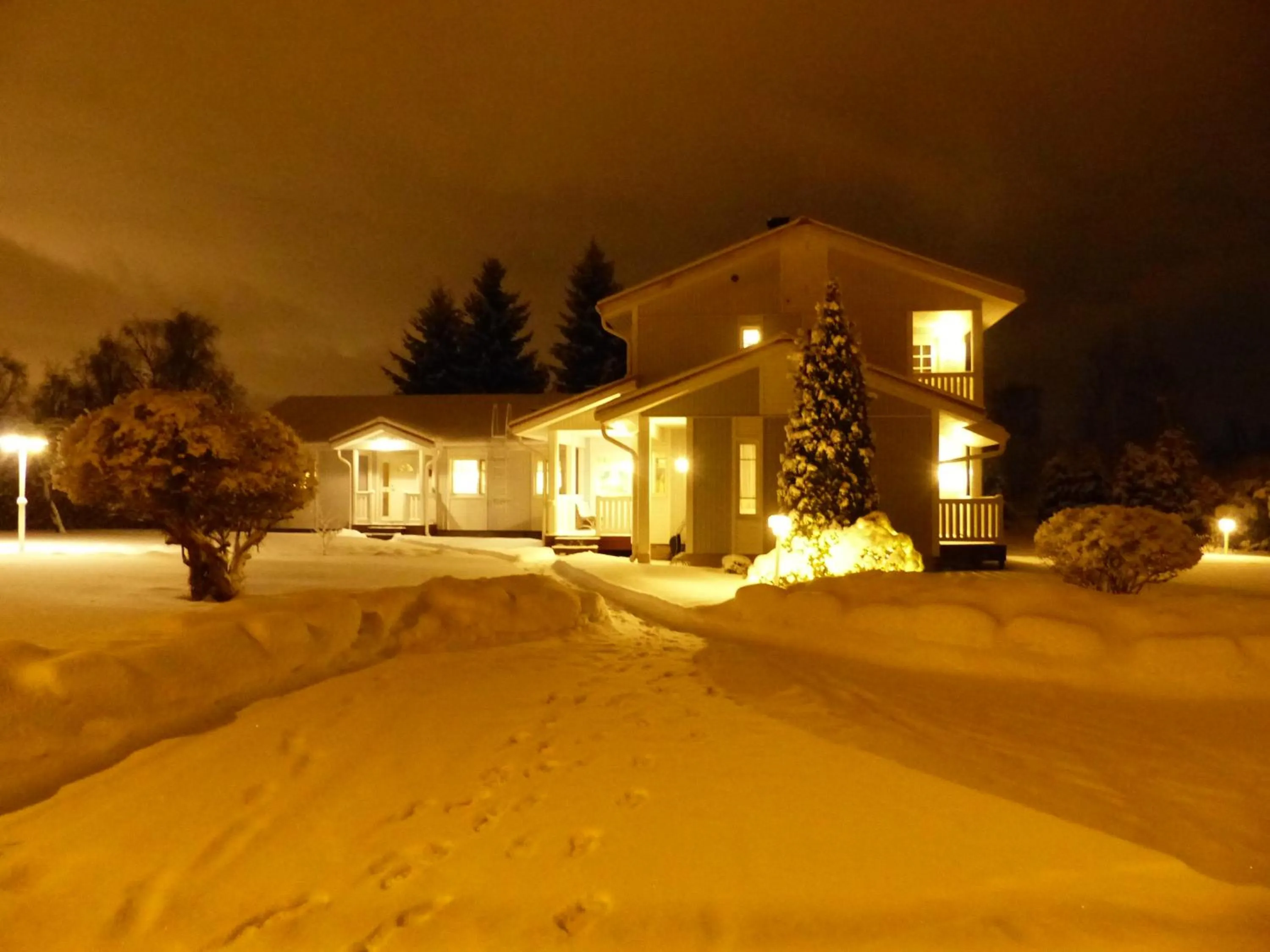 Facade/entrance in Westbay Inn