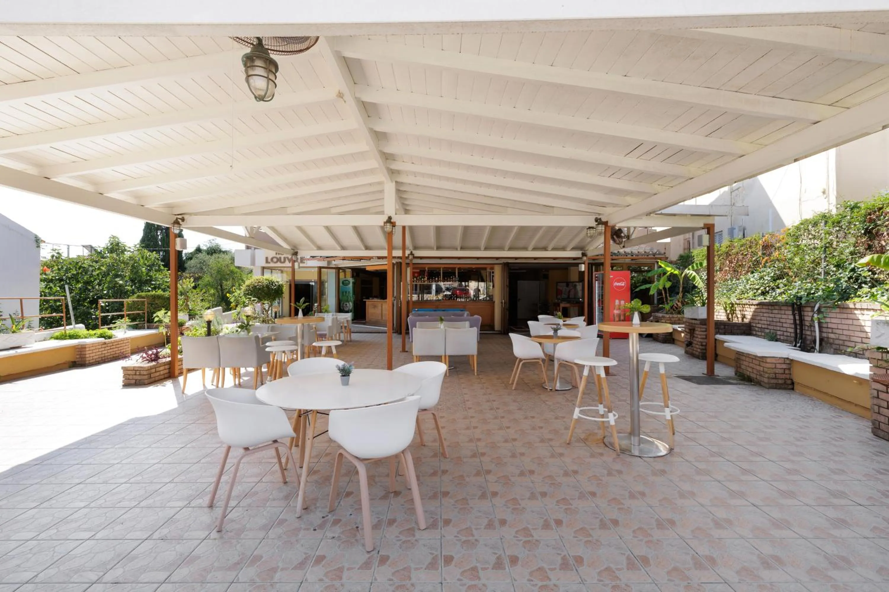 Lounge or bar in Louvre Hotel