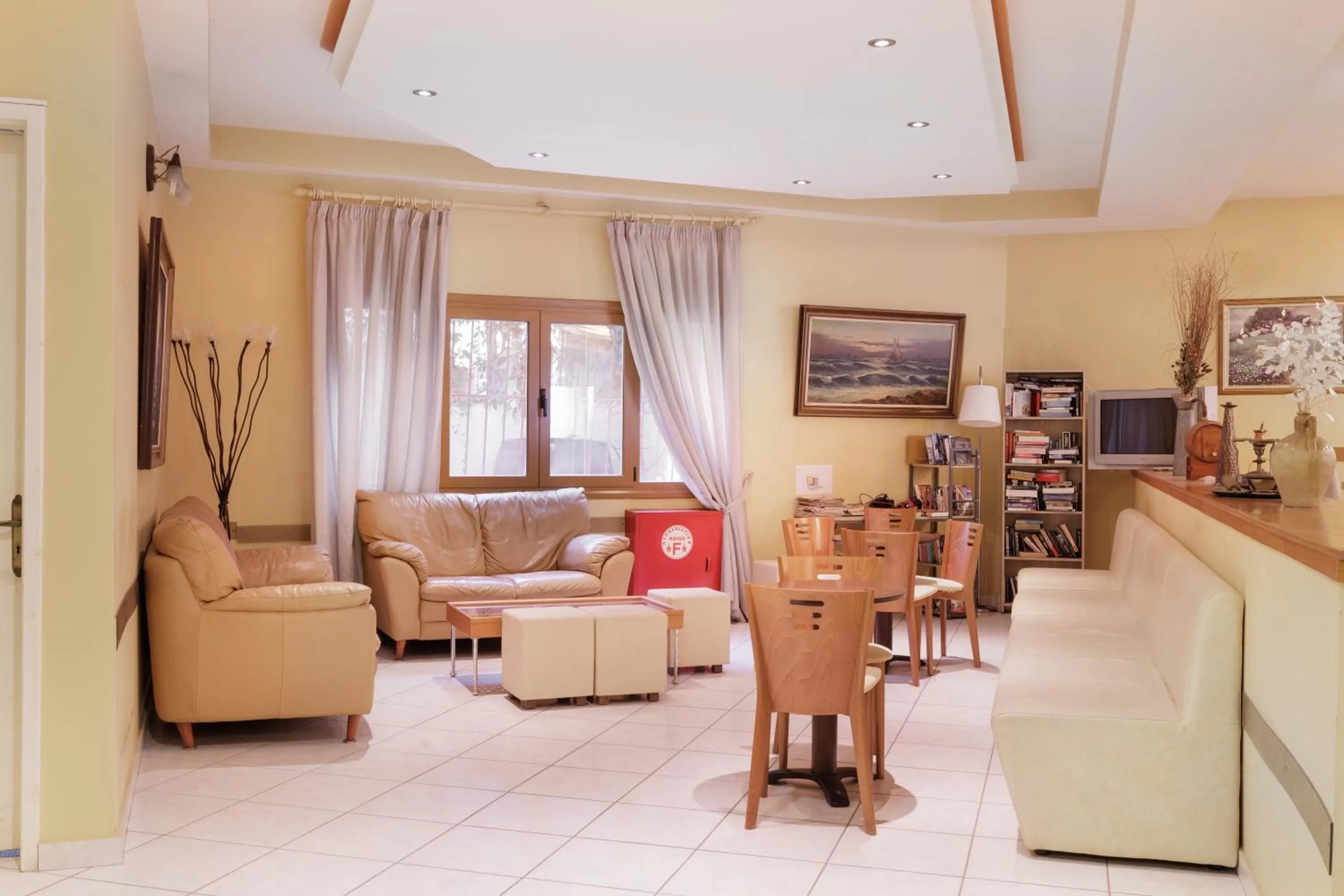 Seating area in Louvre Hotel