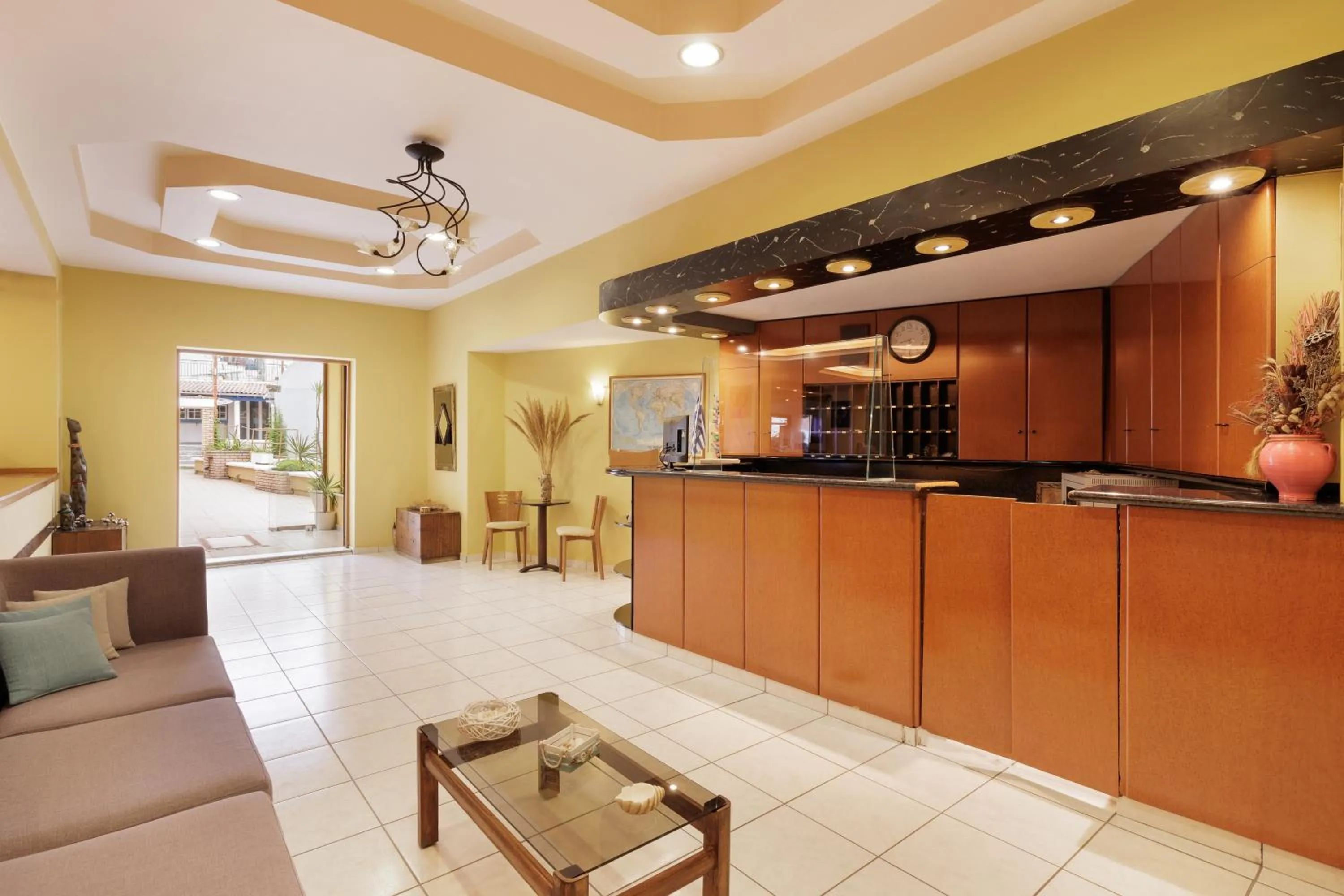 Lobby or reception in Louvre Hotel