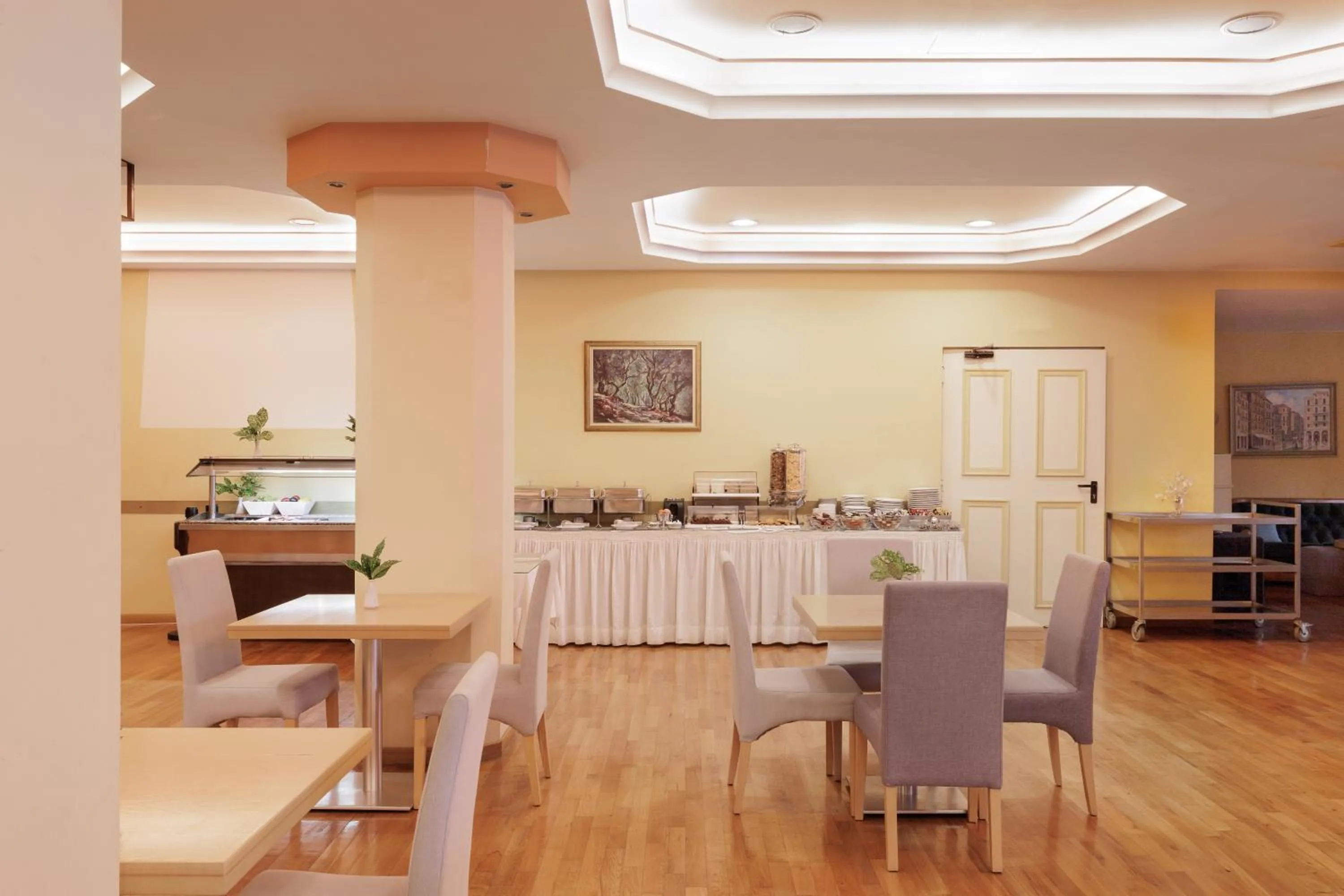 Breakfast in Louvre Hotel