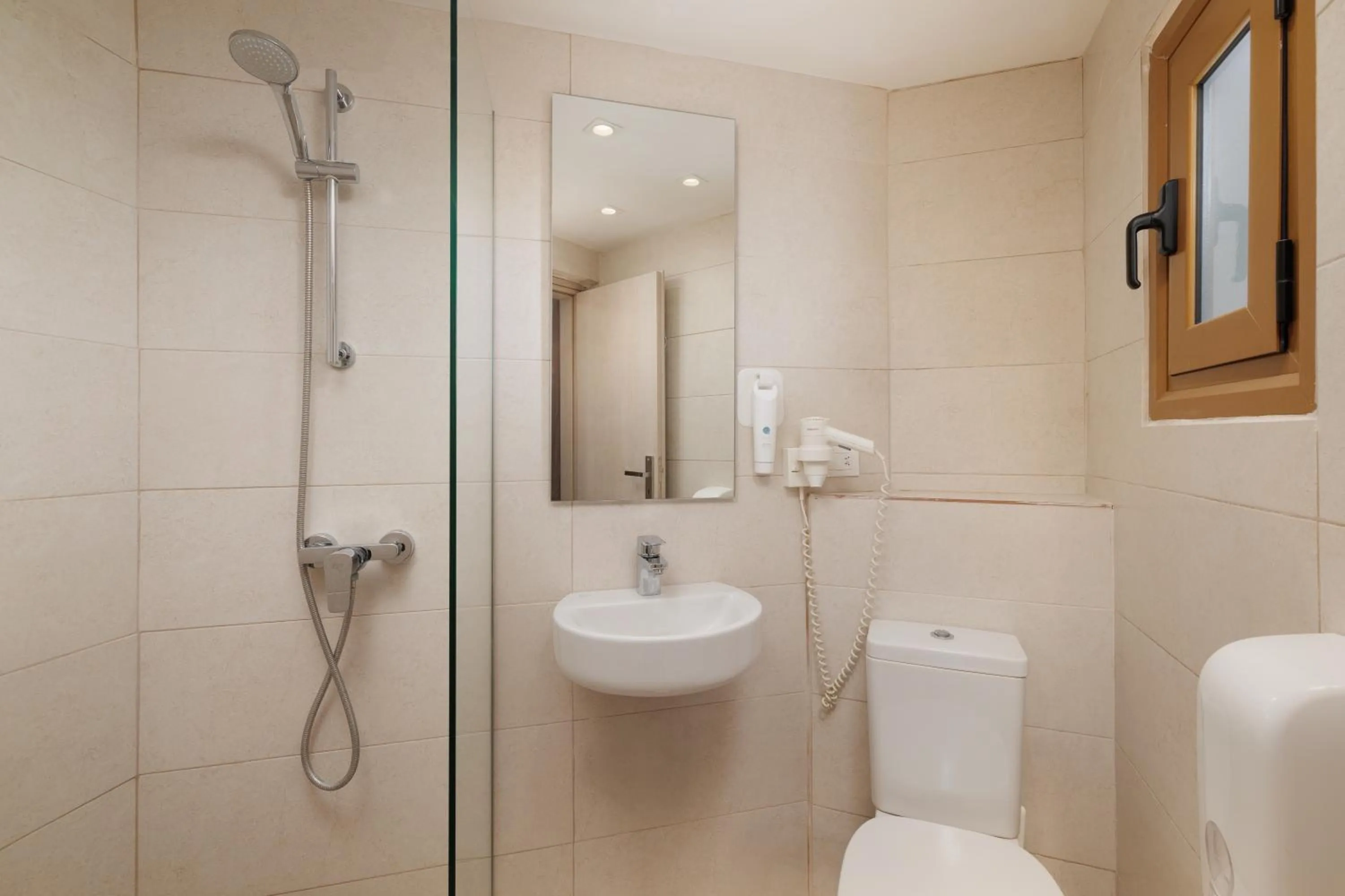 Bathroom in Louvre Hotel