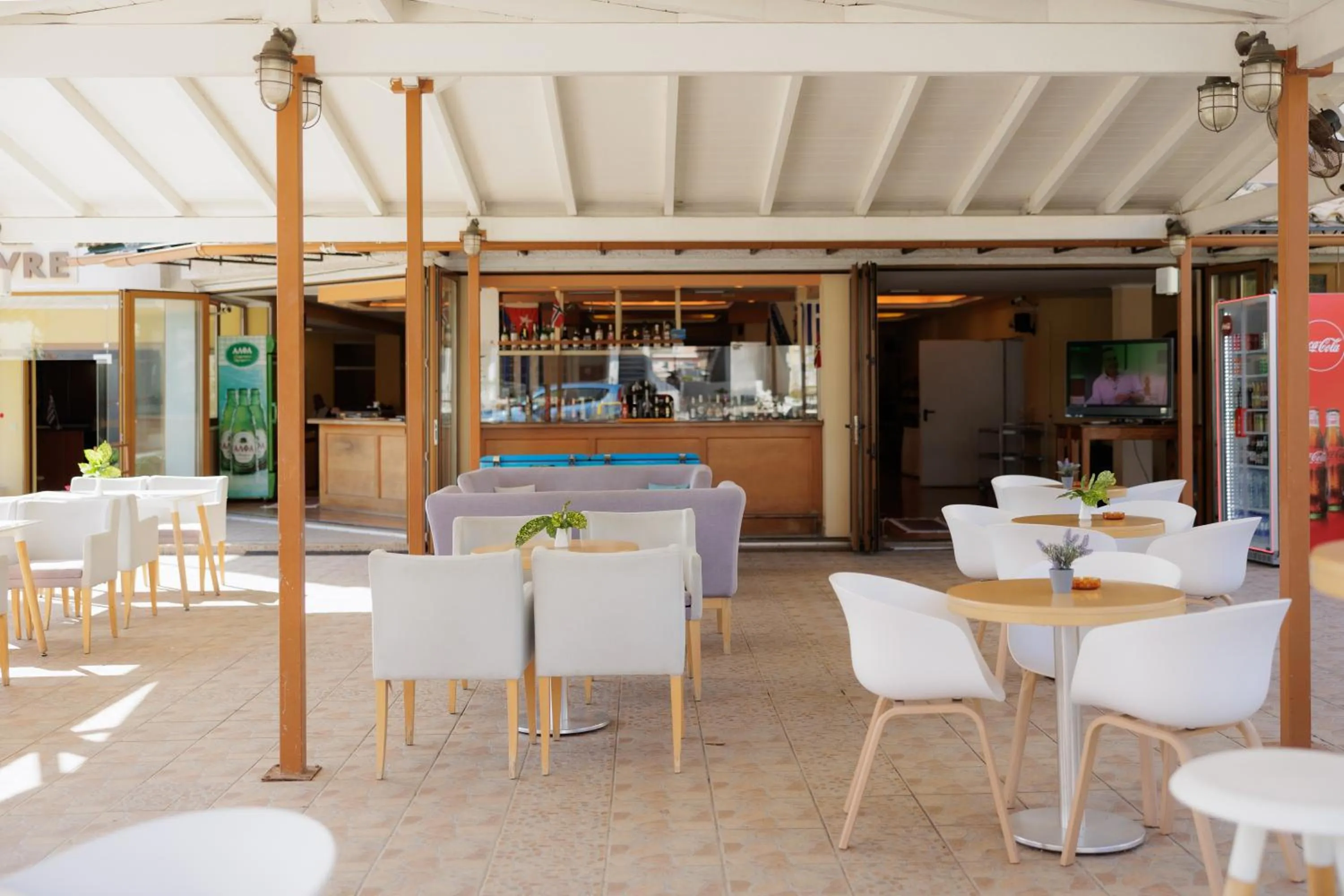 Lounge or bar in Louvre Hotel