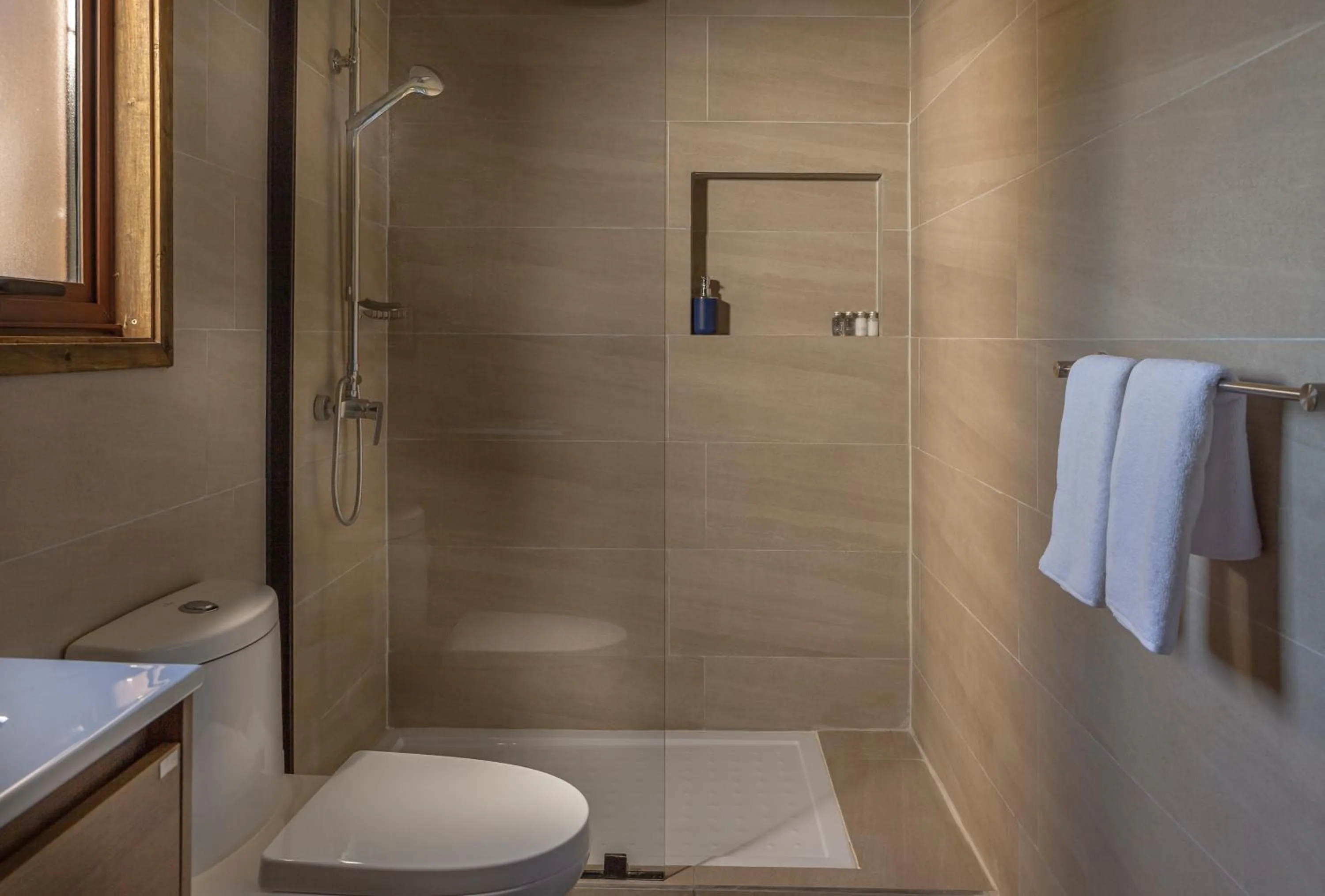 Shower in Callihue Lodge