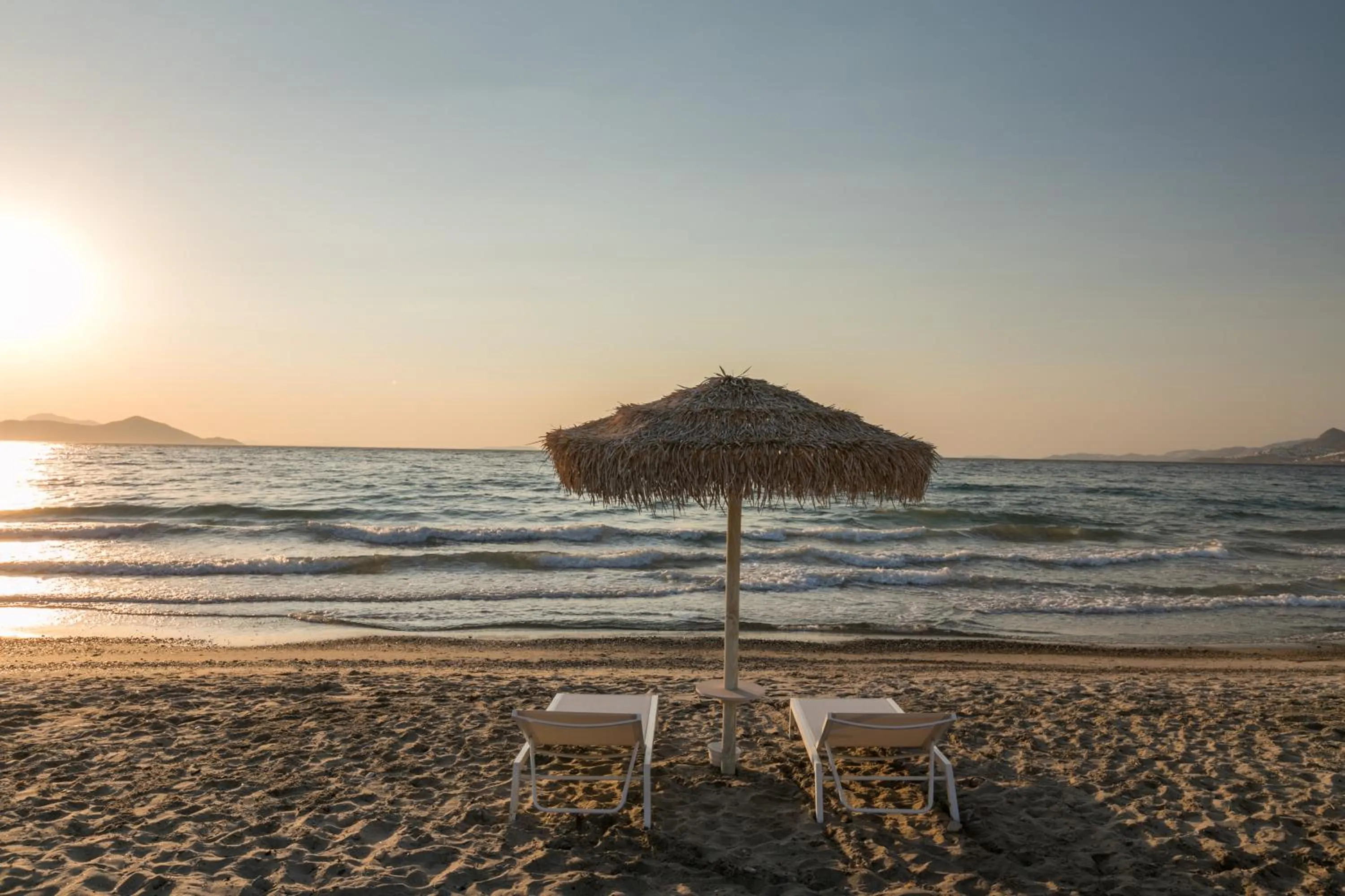 Beach in White Pearls-Adults Only Luxury Suites