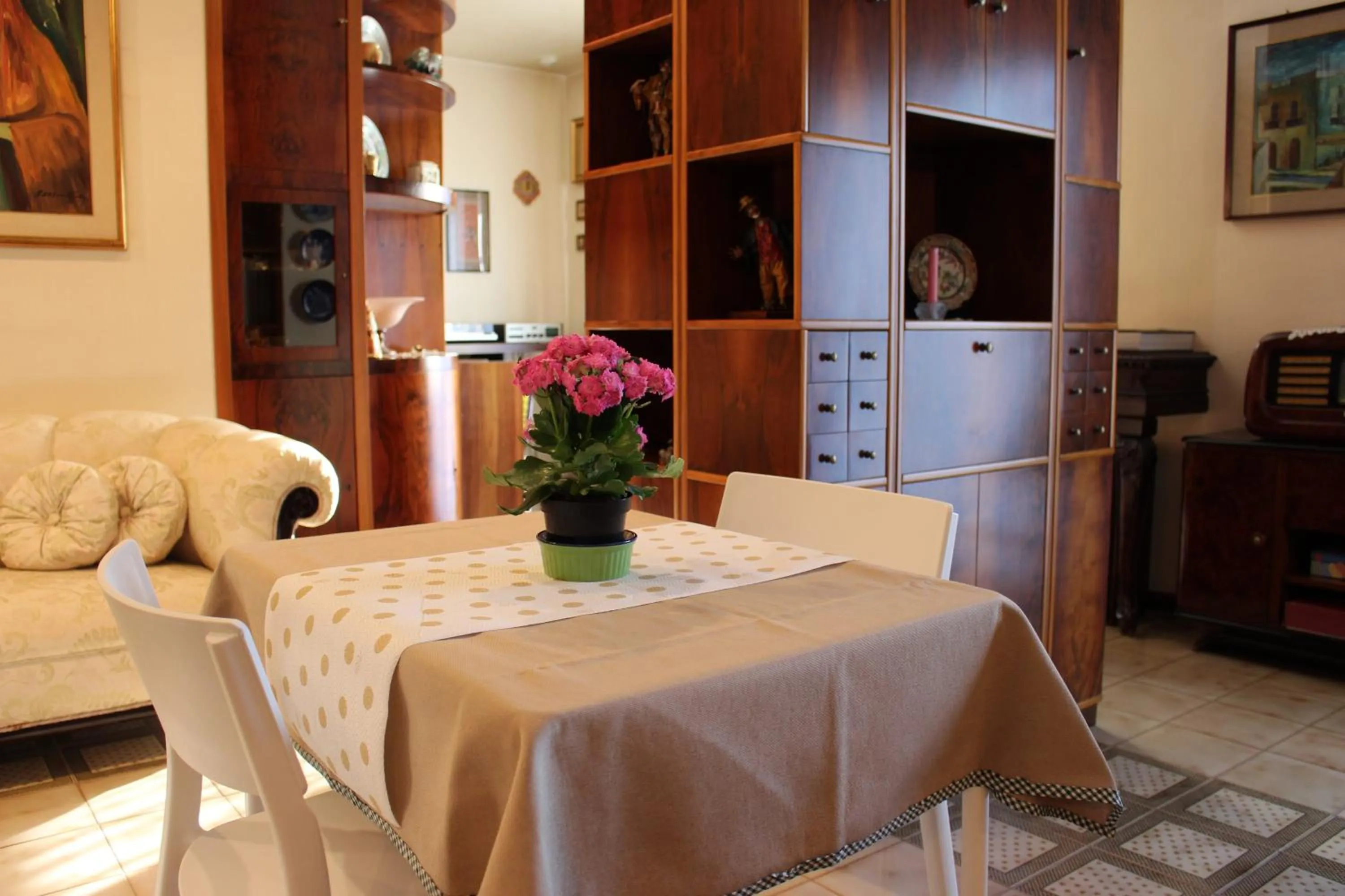 Communal lounge/ TV room in B&B Pisani