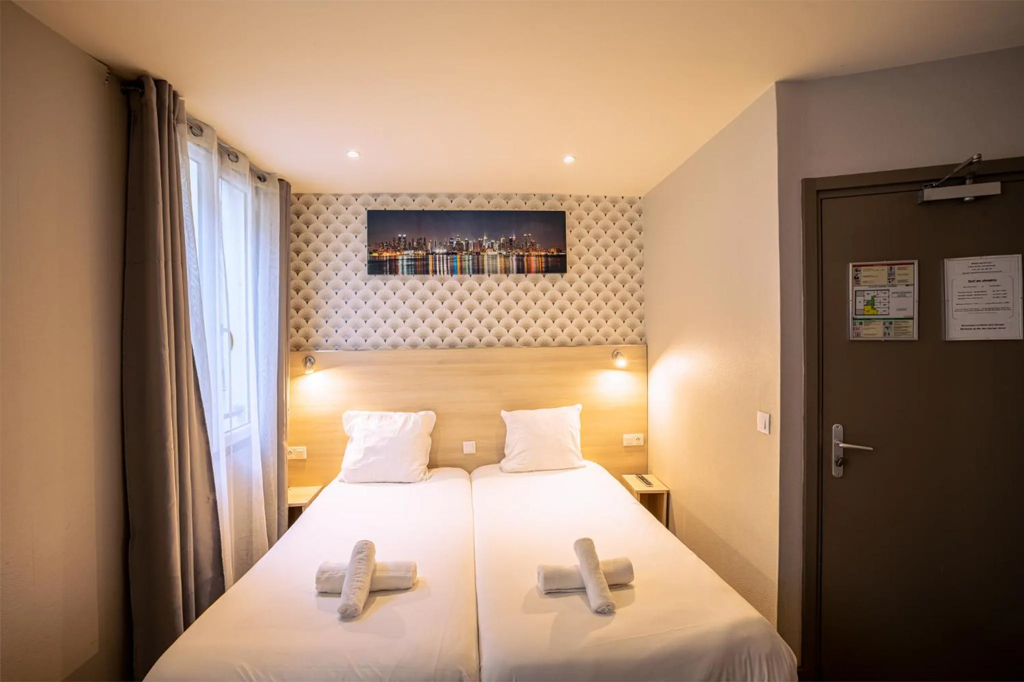 Bed in Hotel Aix Europe