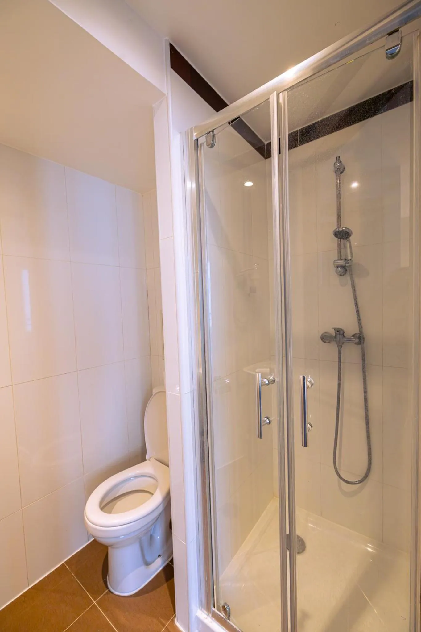 Shower in Hotel Aix Europe