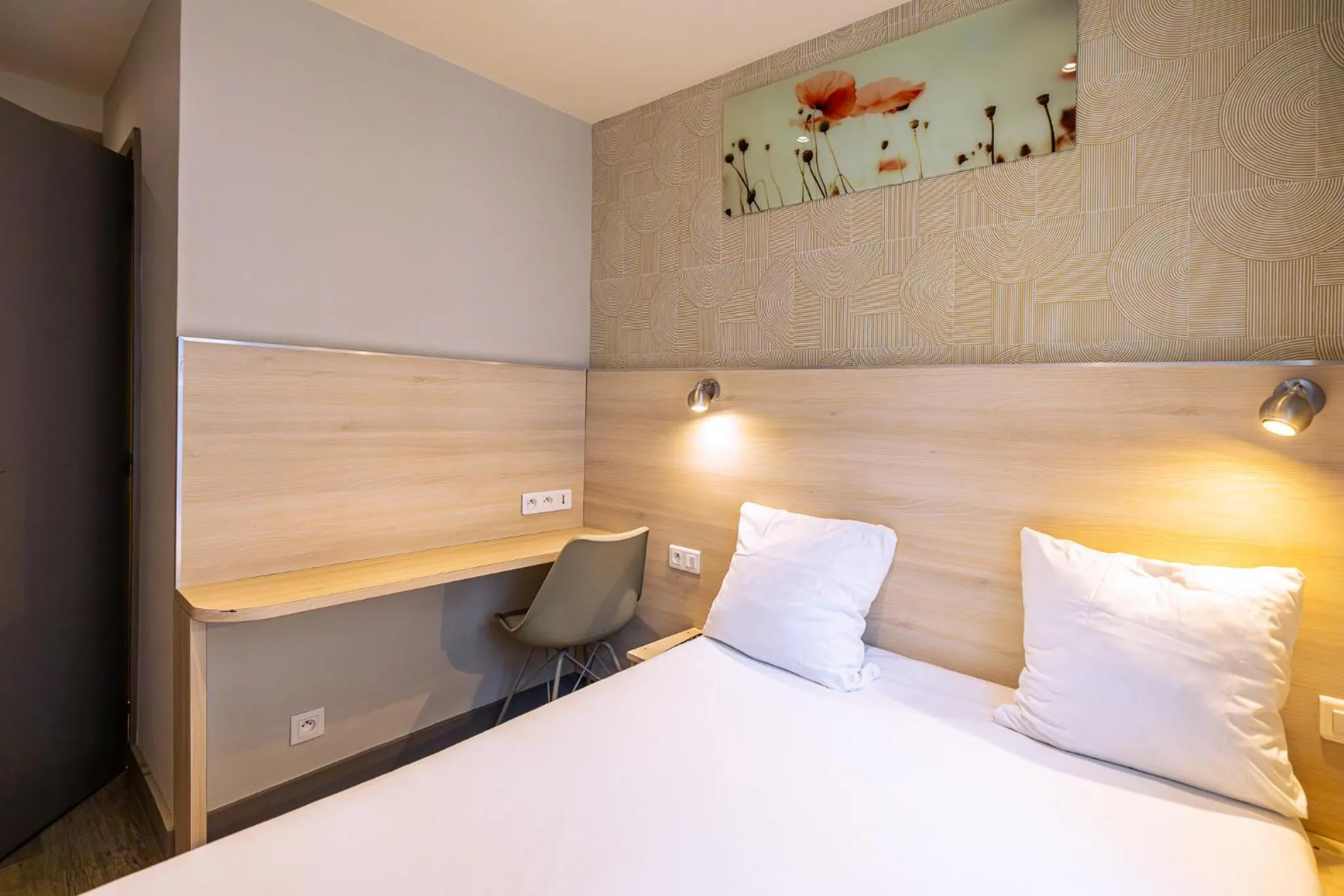 Bed in Hotel Aix Europe