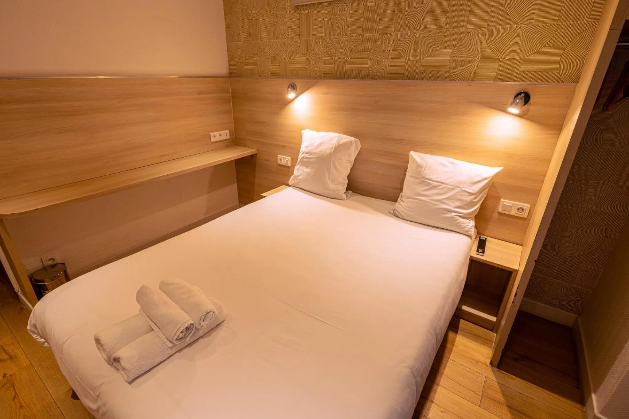 Bed in Hotel Aix Europe