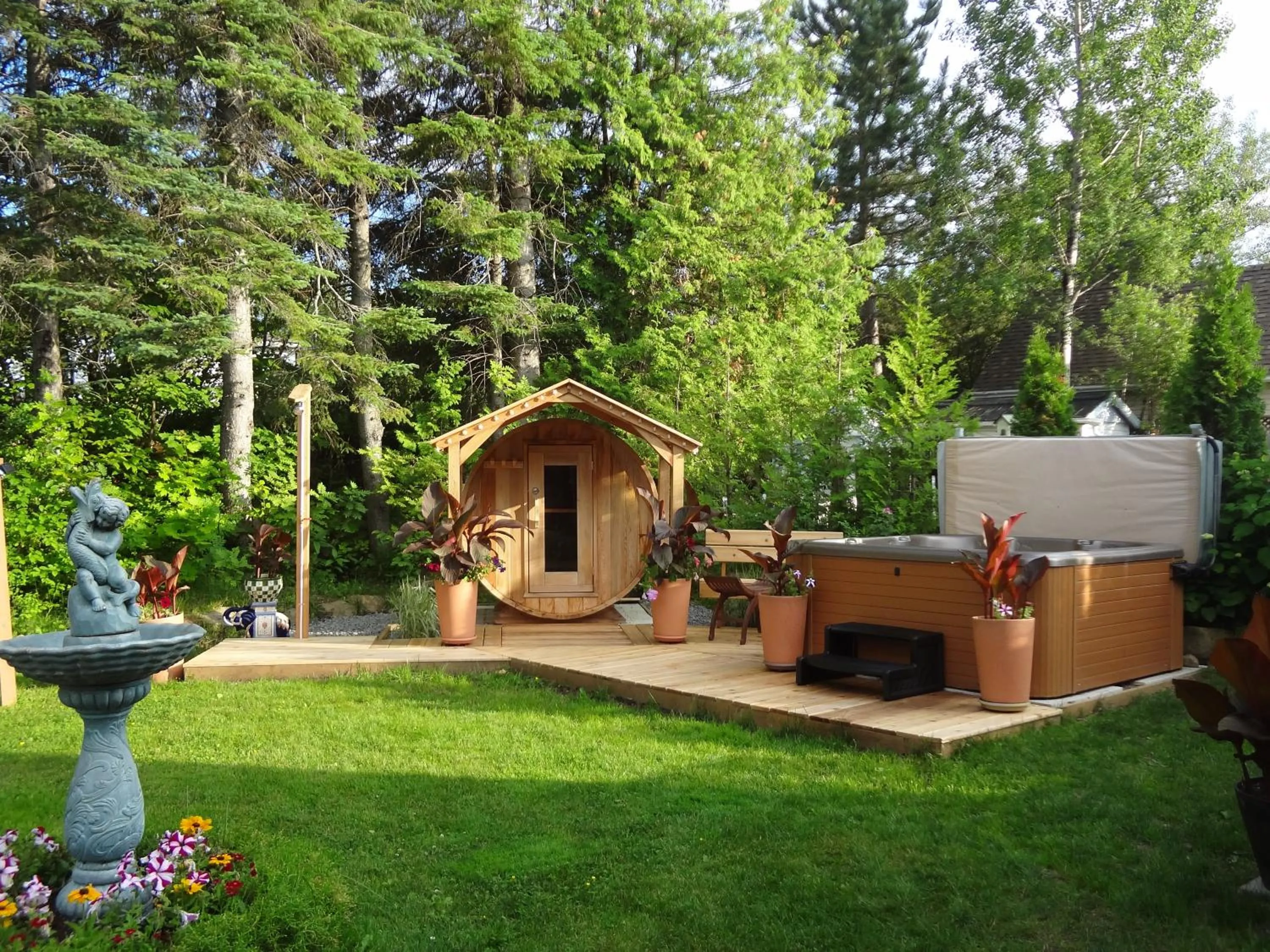 Property building in Hotel Saint-Donat