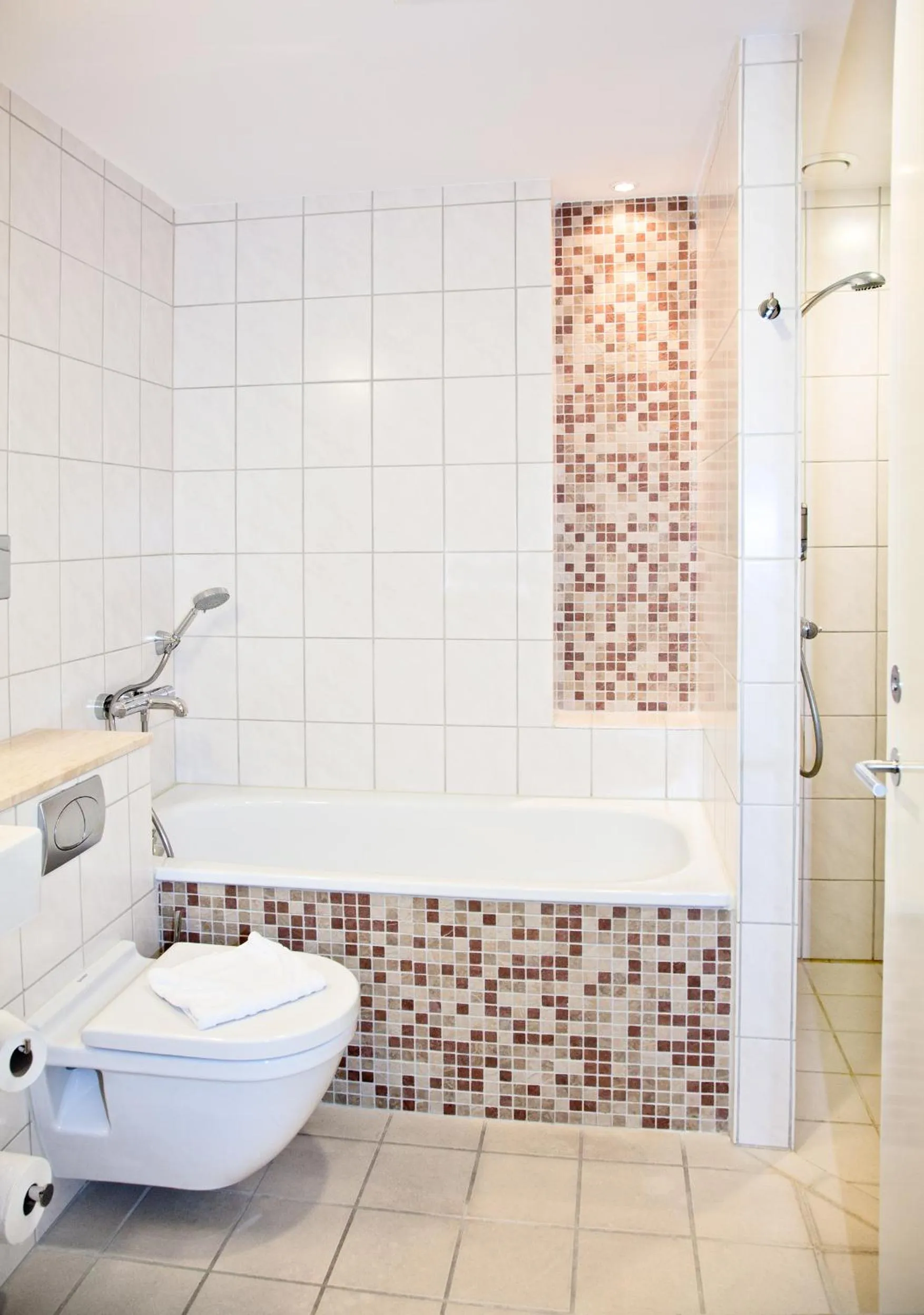 Shower in Montra Hotel Sabro Kro