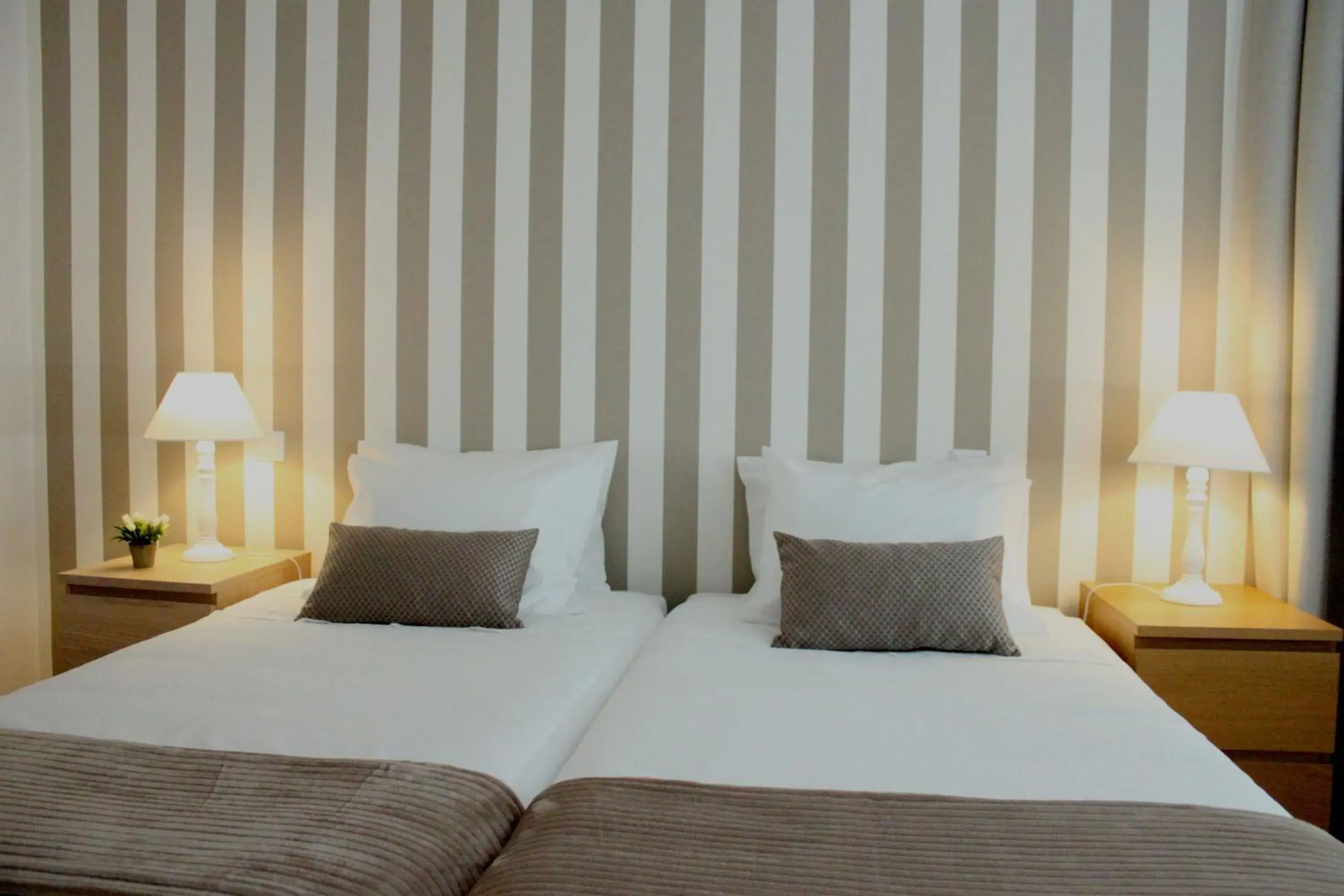 Double Room with Shared Bathroom in Aveiro White House Double Room with Shared Bathroom in Aveiro White House