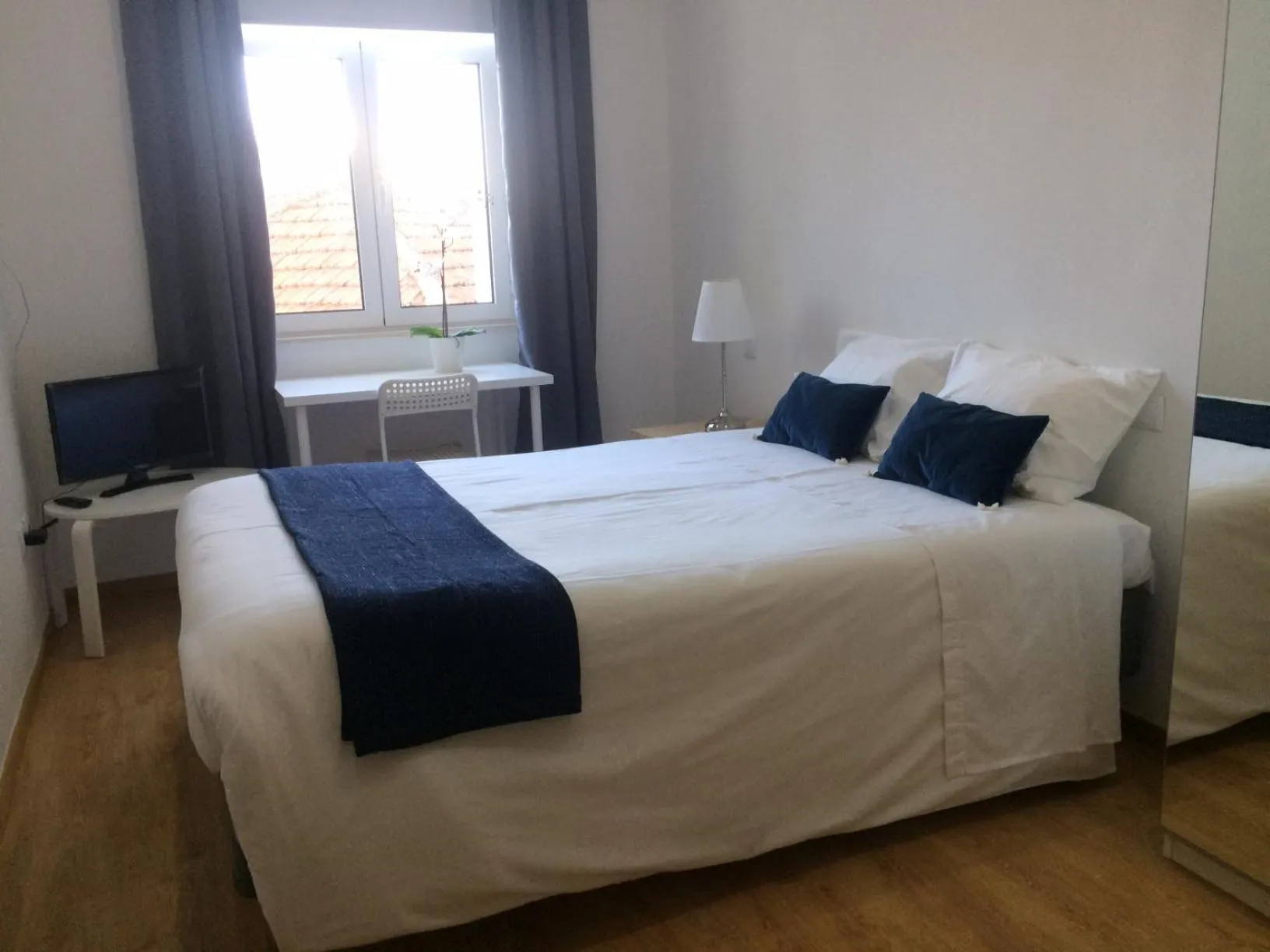 Nearby landmark, Bed in Aveiro White House