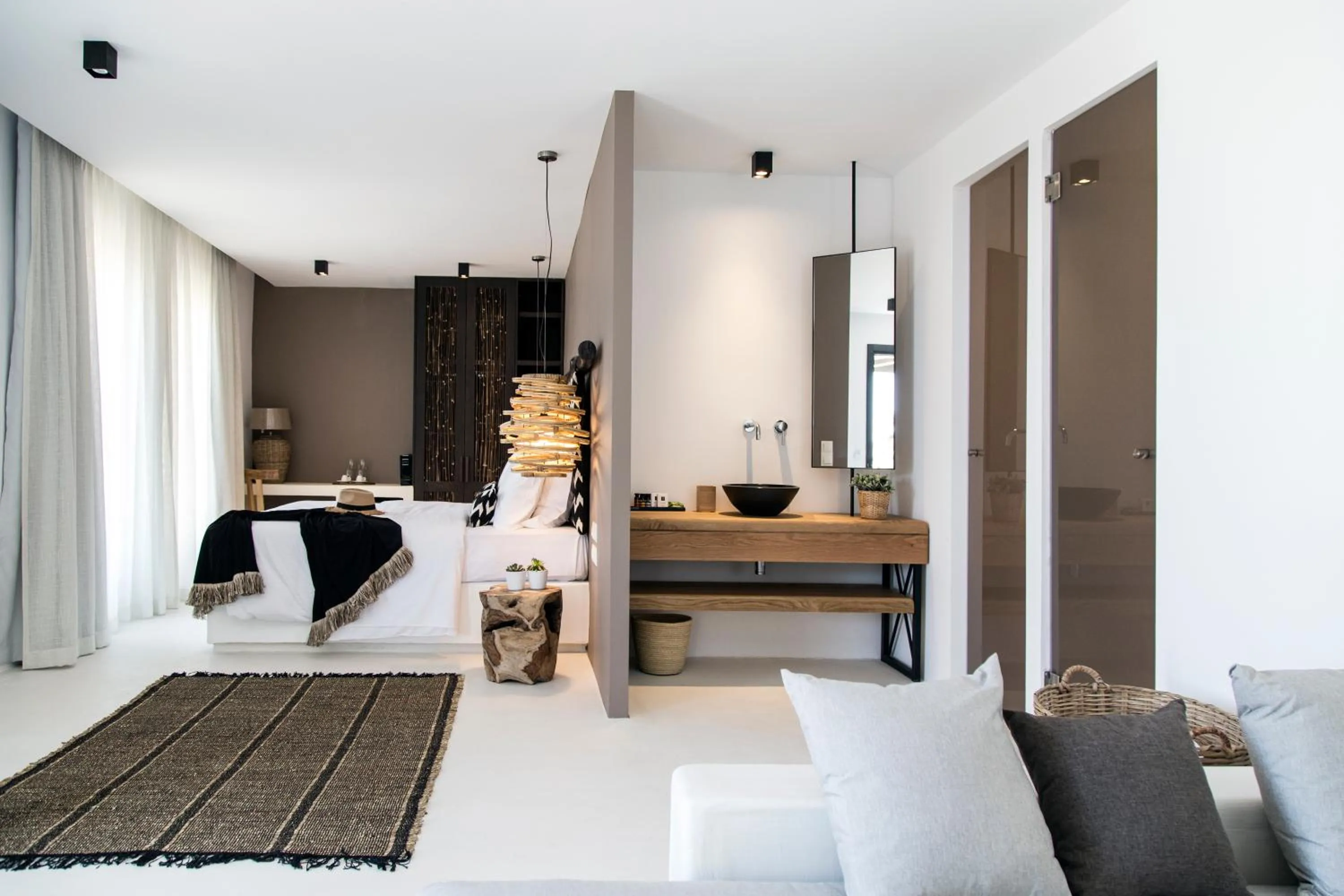 Photo of the whole room, Bed in My Mykonos Hotel