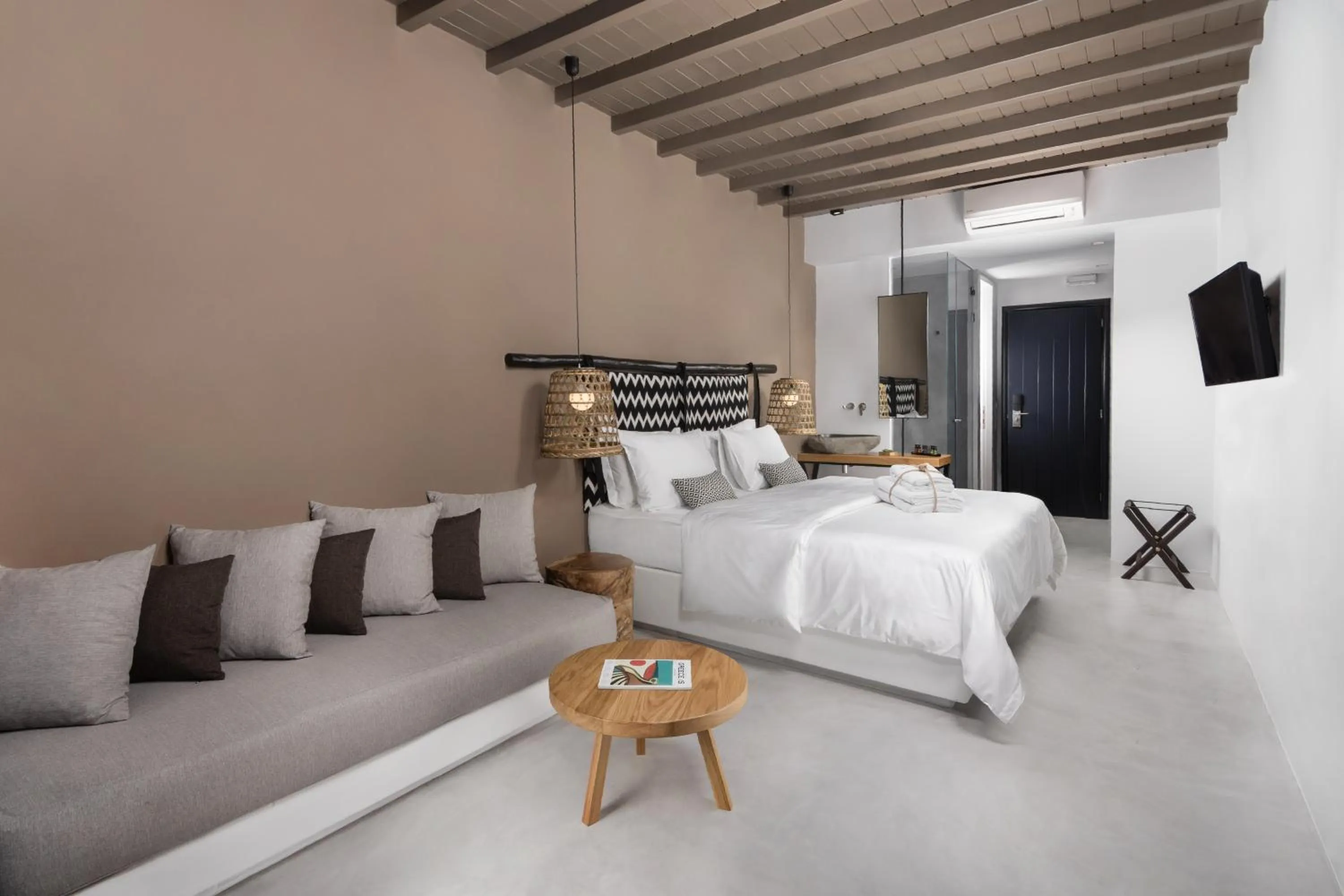 Photo of the whole room, Bed in My Mykonos Hotel