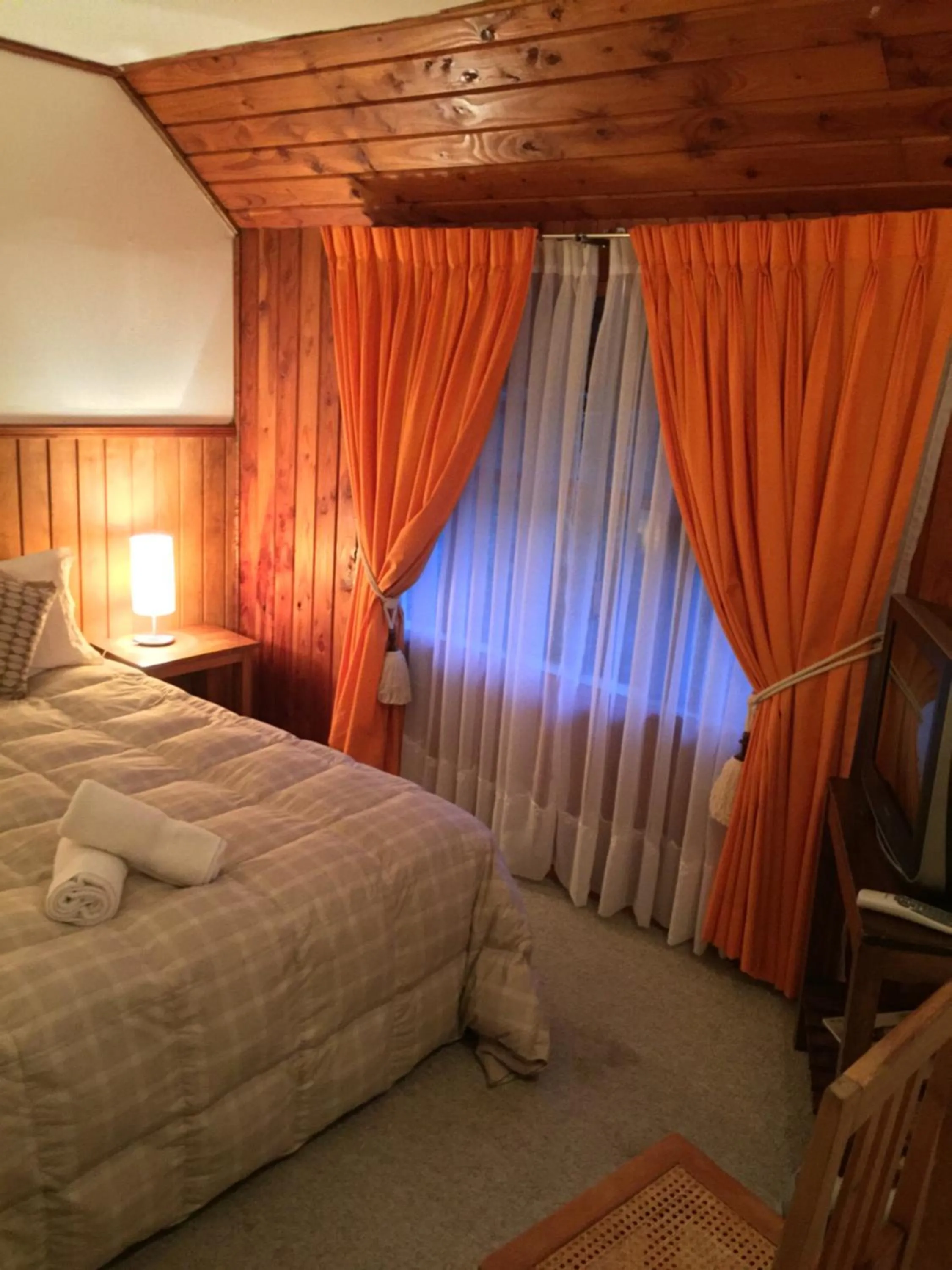 Photo of the whole room, Bed in Hostería Bilbao
