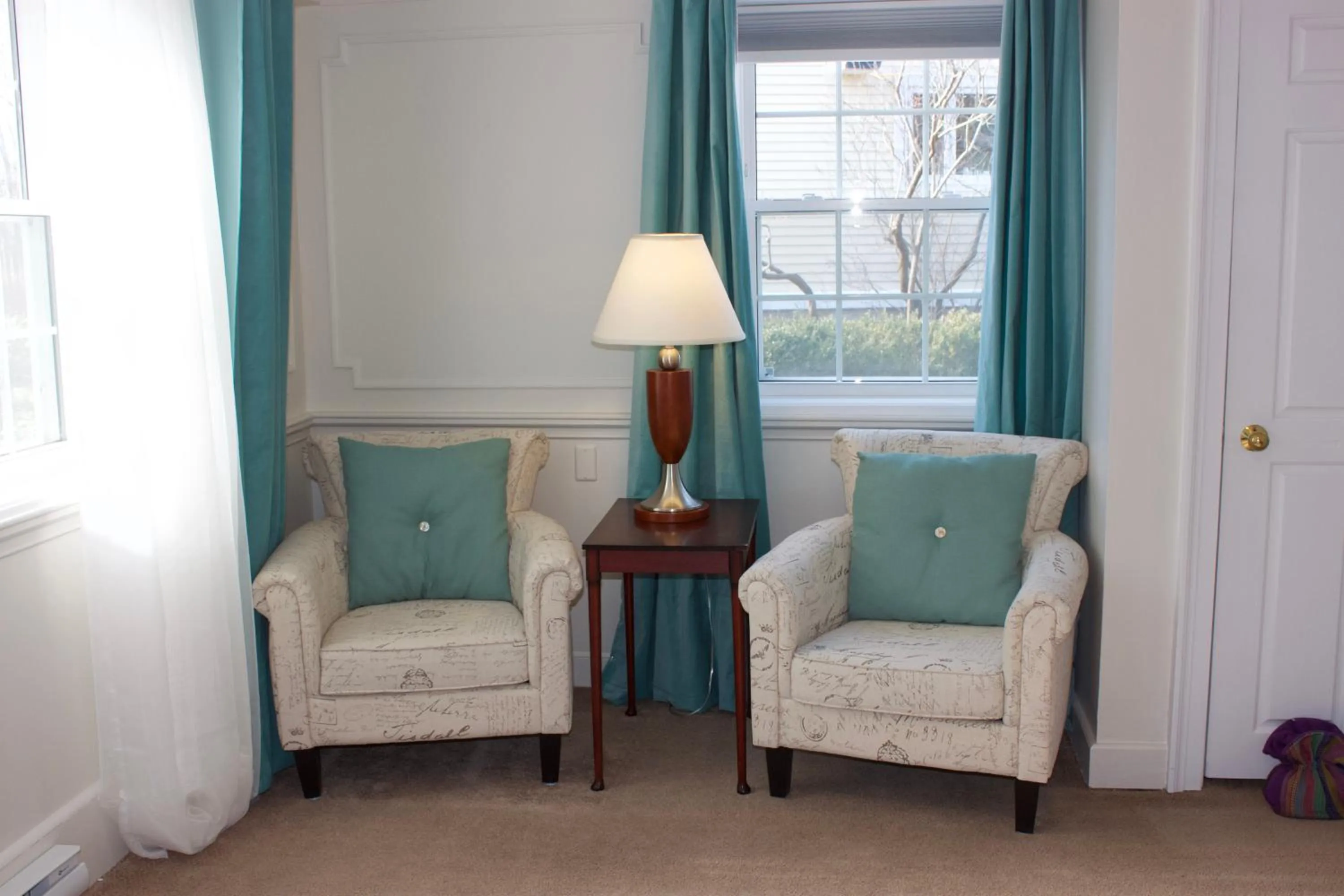 Seating area in Tattingstone Inn