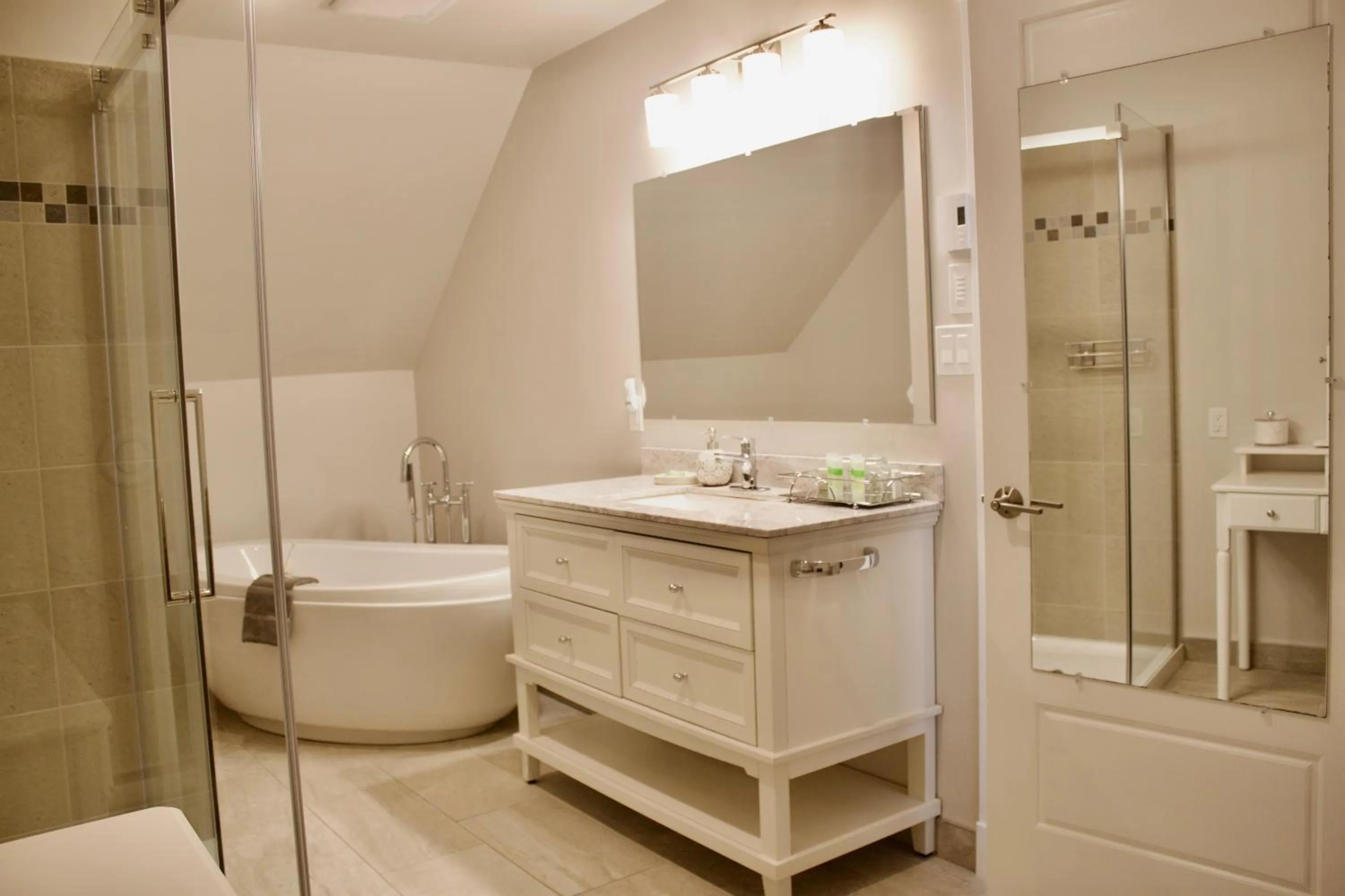 Shower in Tattingstone Inn