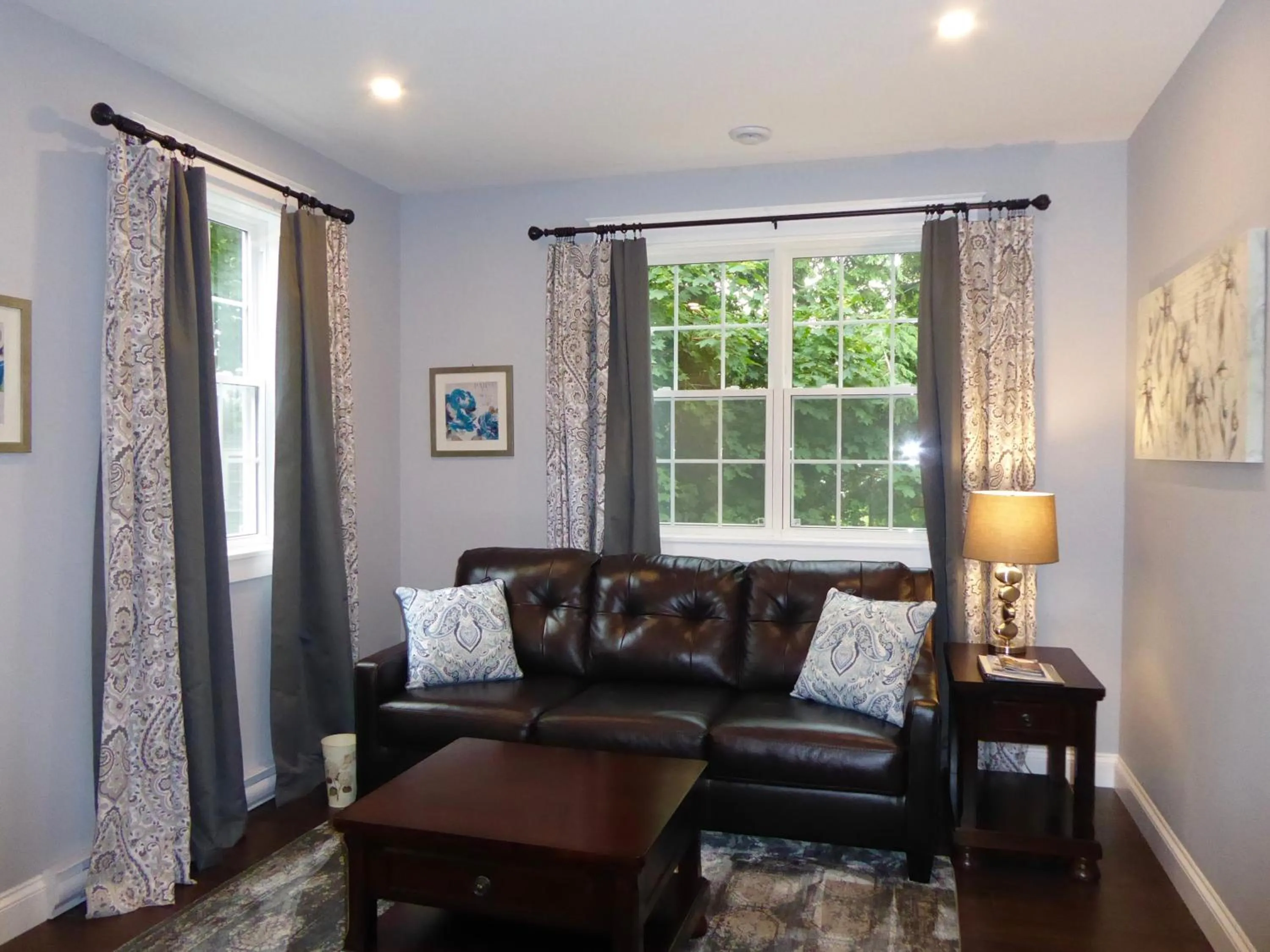 Seating area in Tattingstone Inn