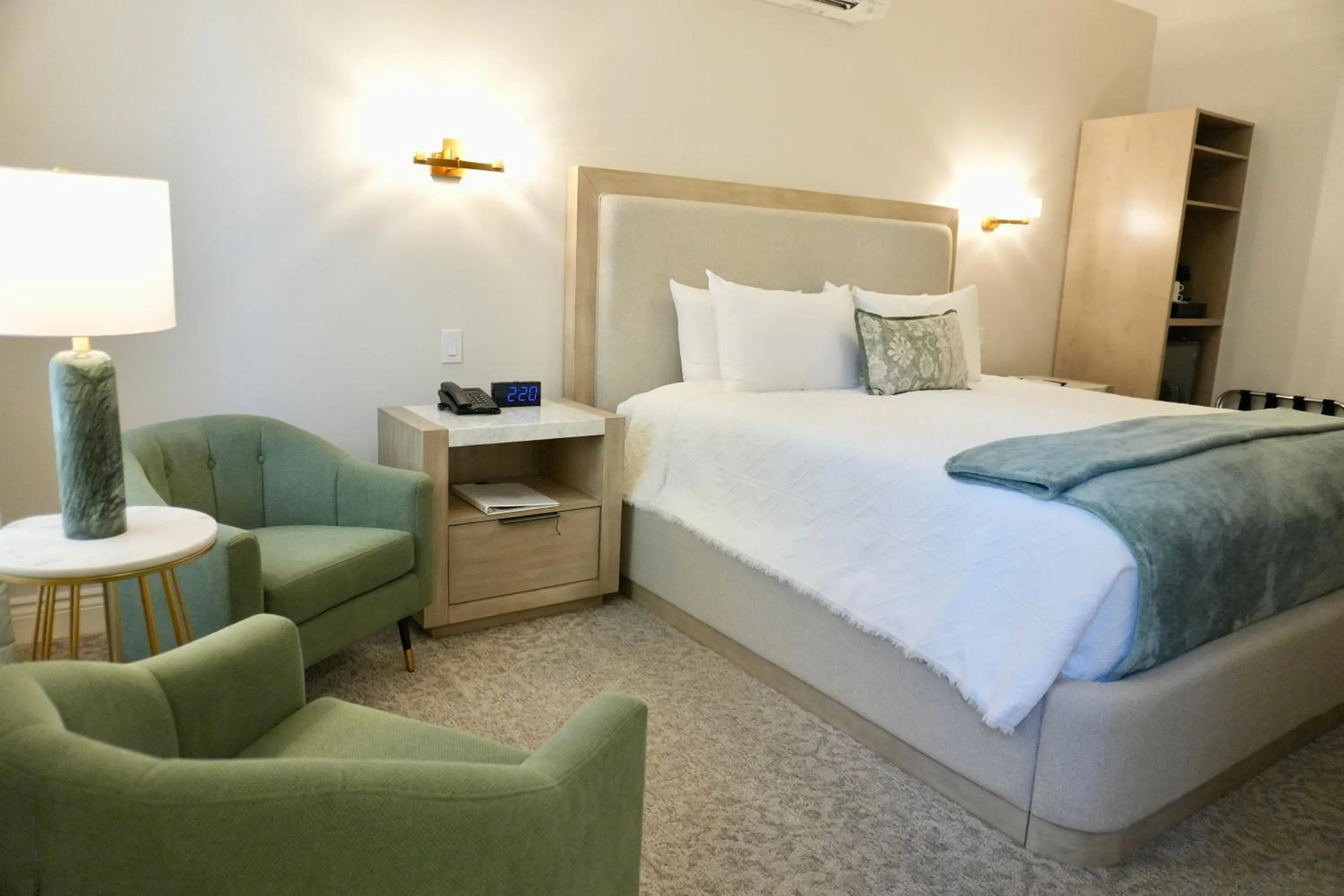 Bed in Tattingstone Inn