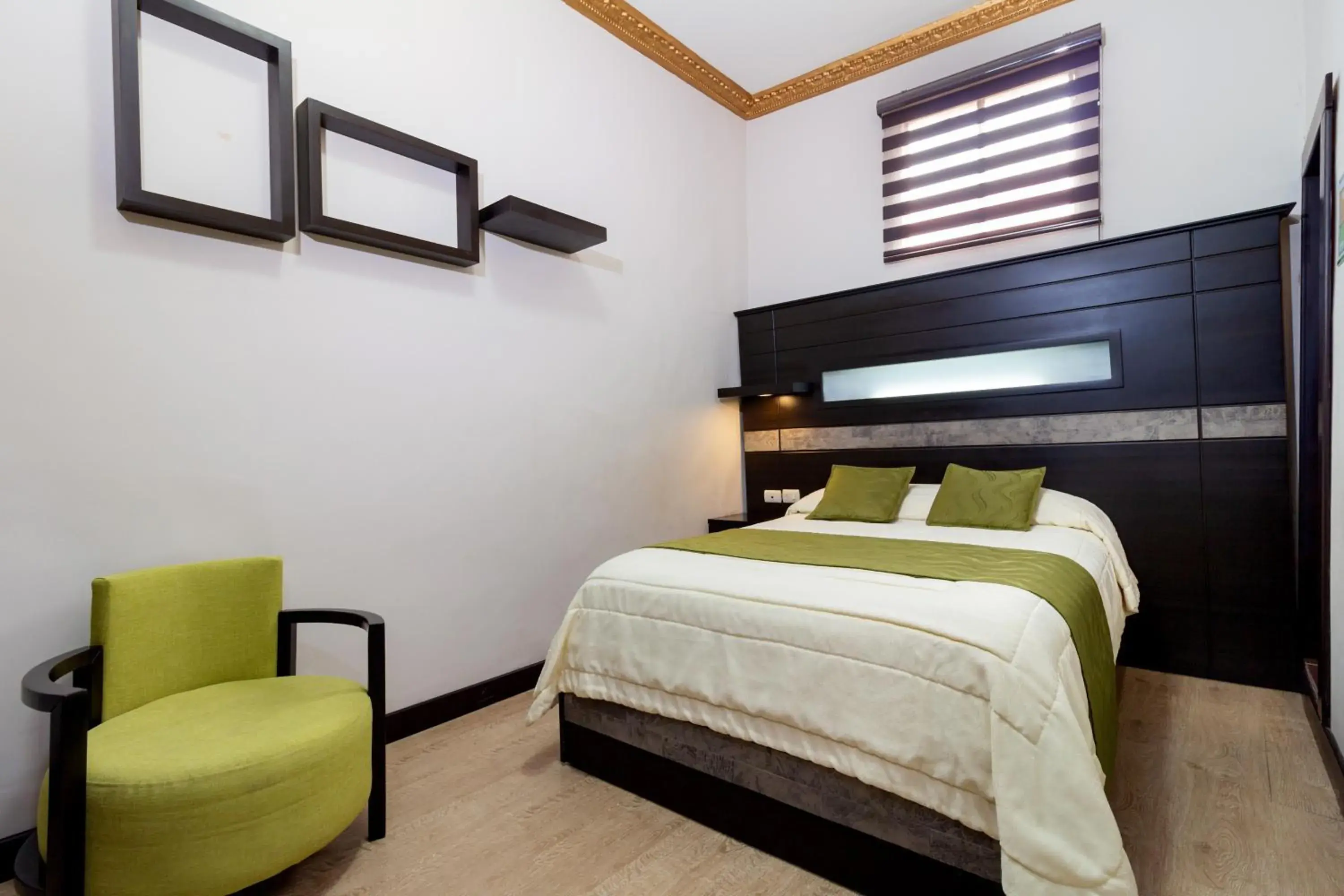 Single Room with Private Bathroom in Hotel Gran Colombia by HHG Single Room with Private Bathroom in Hotel Gran Colombia by HHG