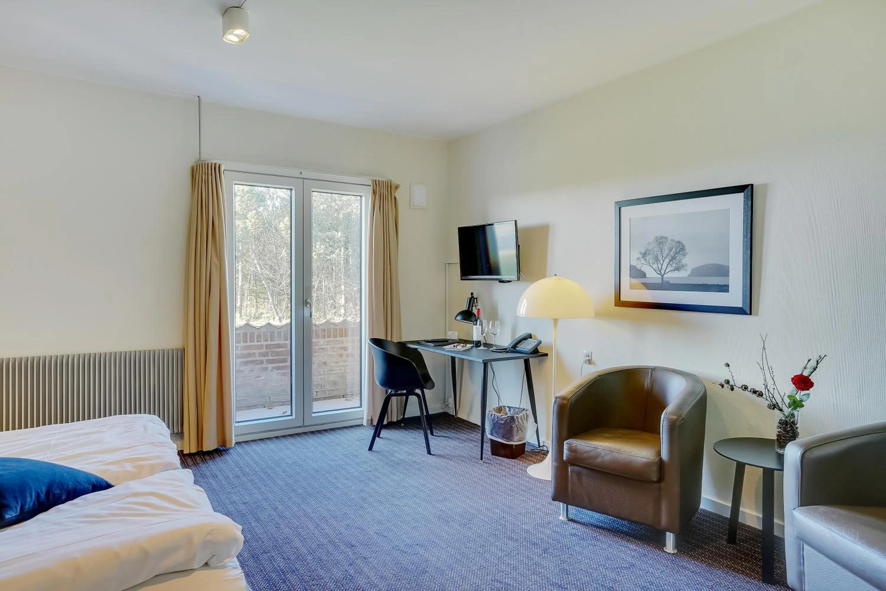 Living room, Bed in Montra Hotel Hanstholm