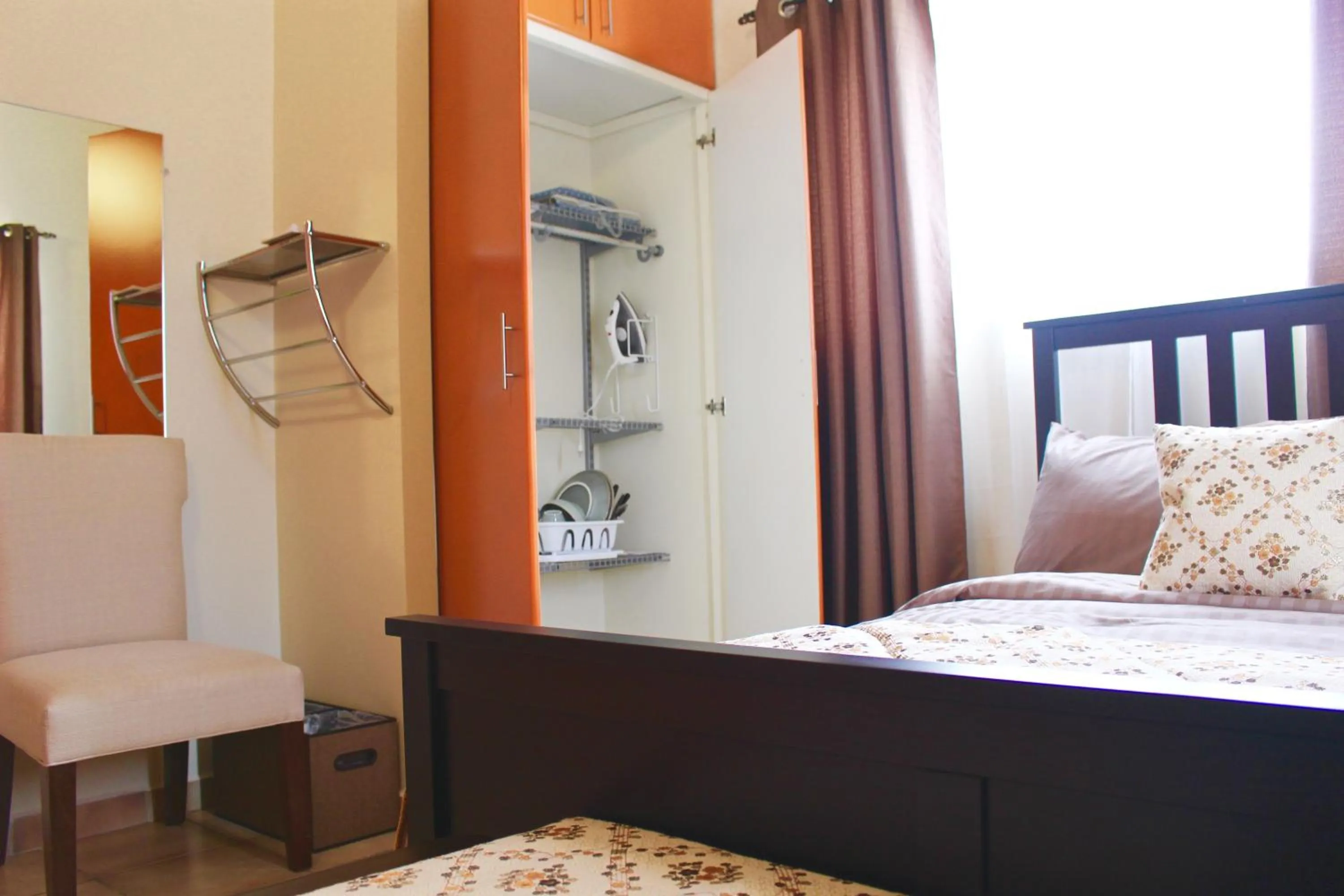 Photo of the whole room, Bed in Eve's Residence