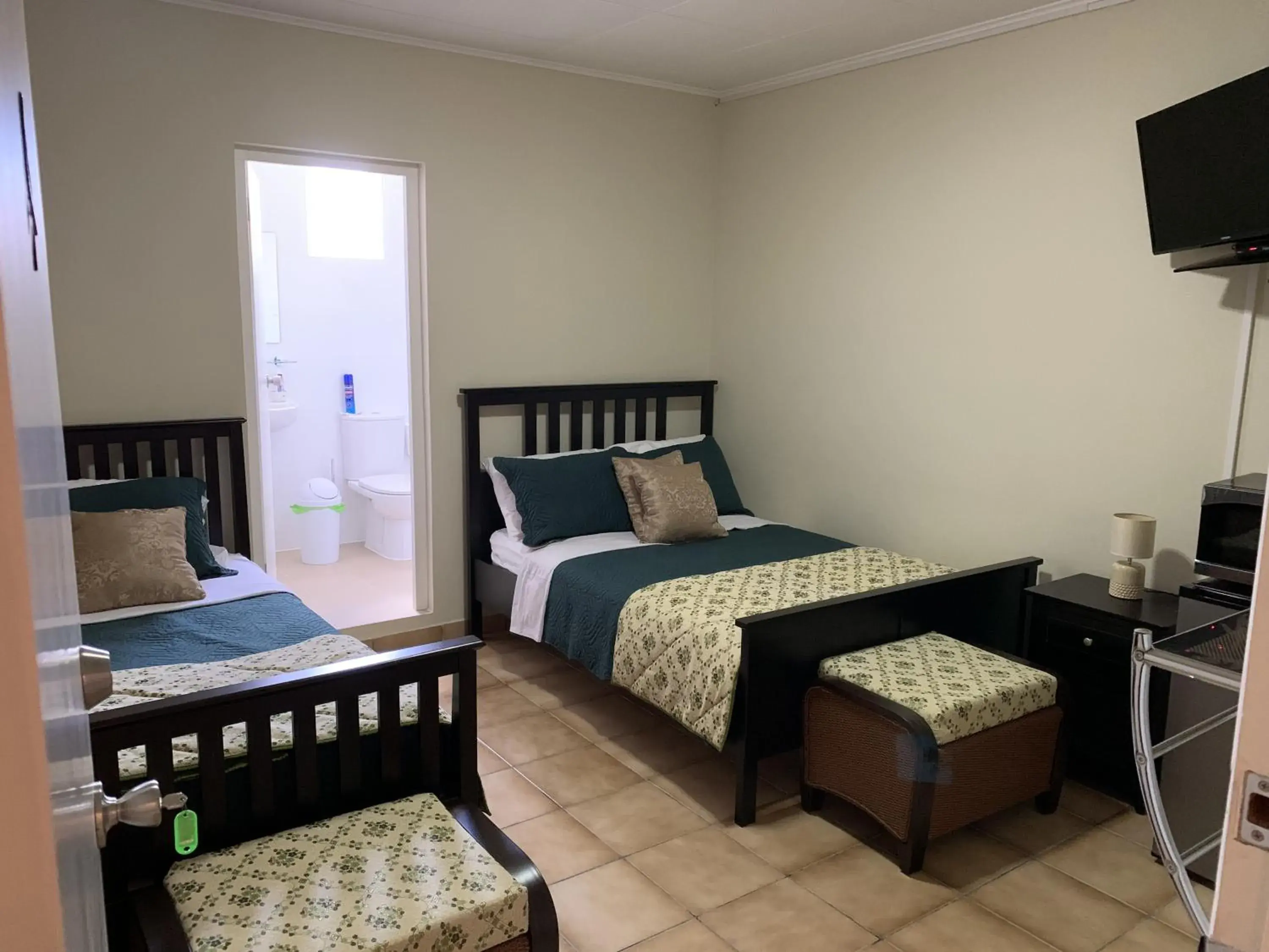 Photo of the whole room, Bed in Eve's Residence Photo of the whole room, Bed in Eve's Residence