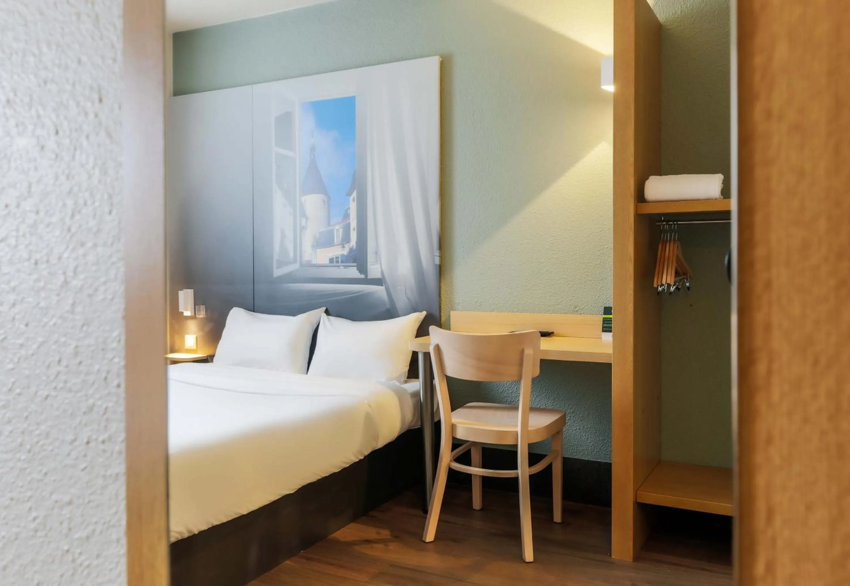 Photo of the whole room, Bed in B&B HOTEL Nancy Laxou Zenith