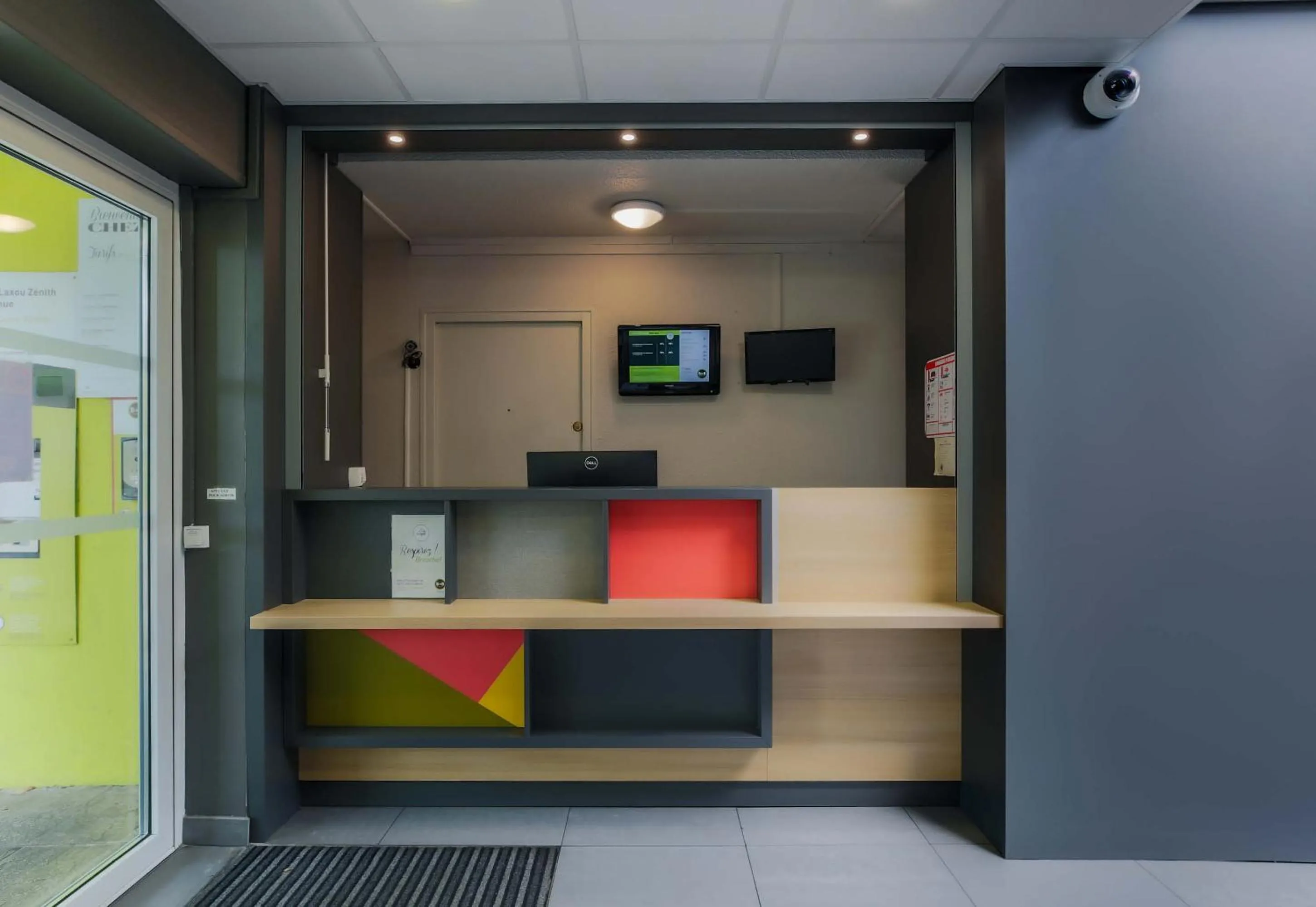 Lobby or reception in B&B HOTEL Nancy Laxou Zenith