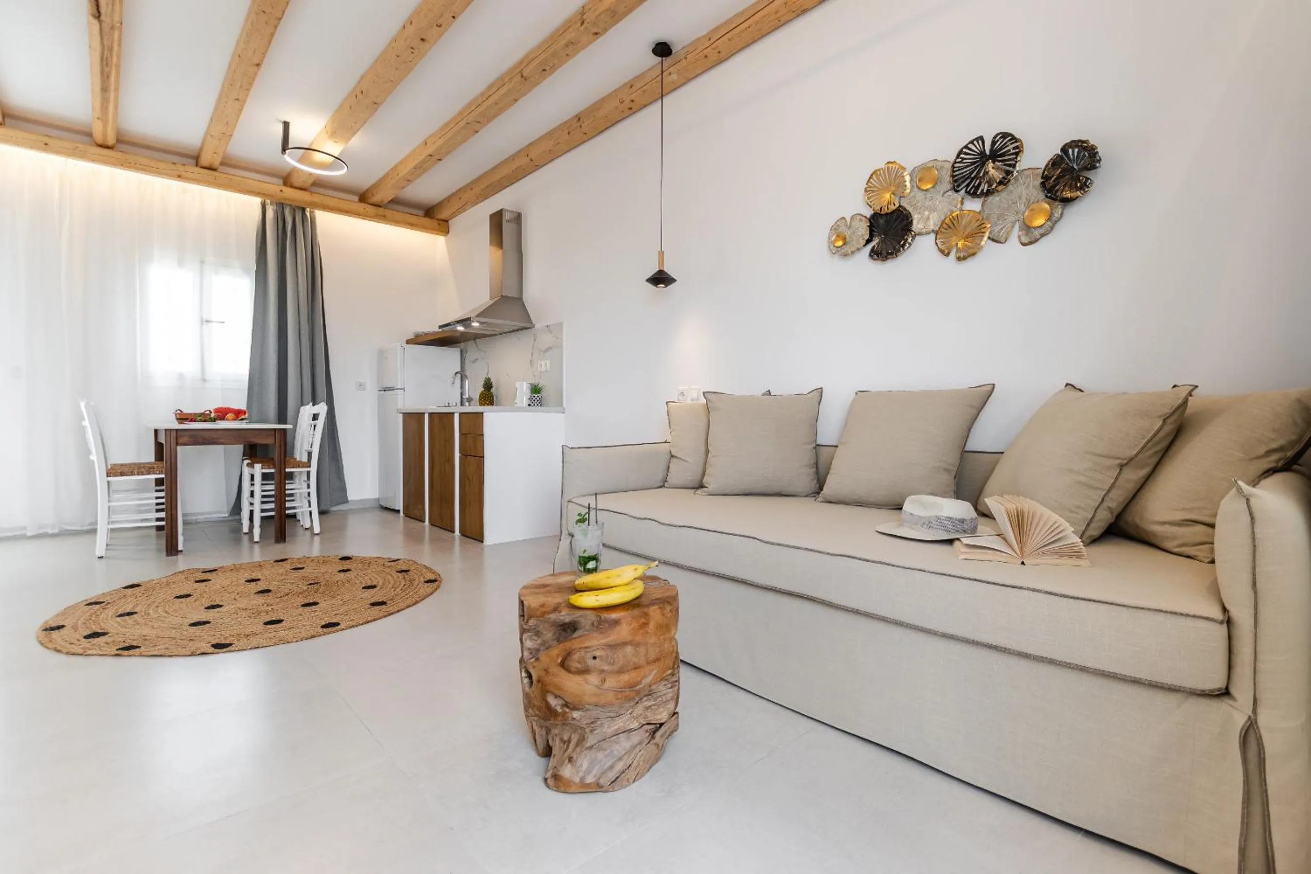 Birikos Hotel & Suites