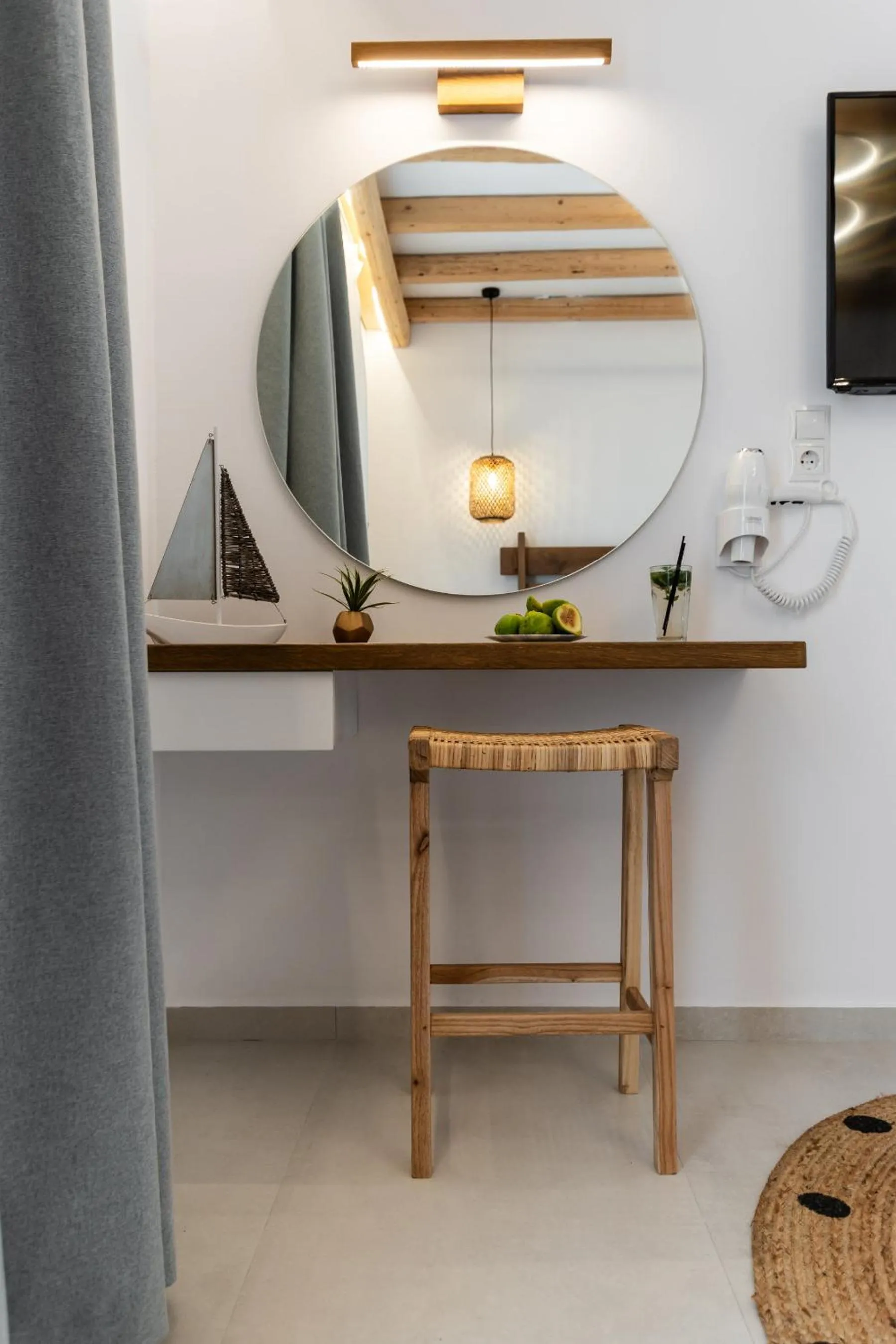 Birikos Hotel & Suites