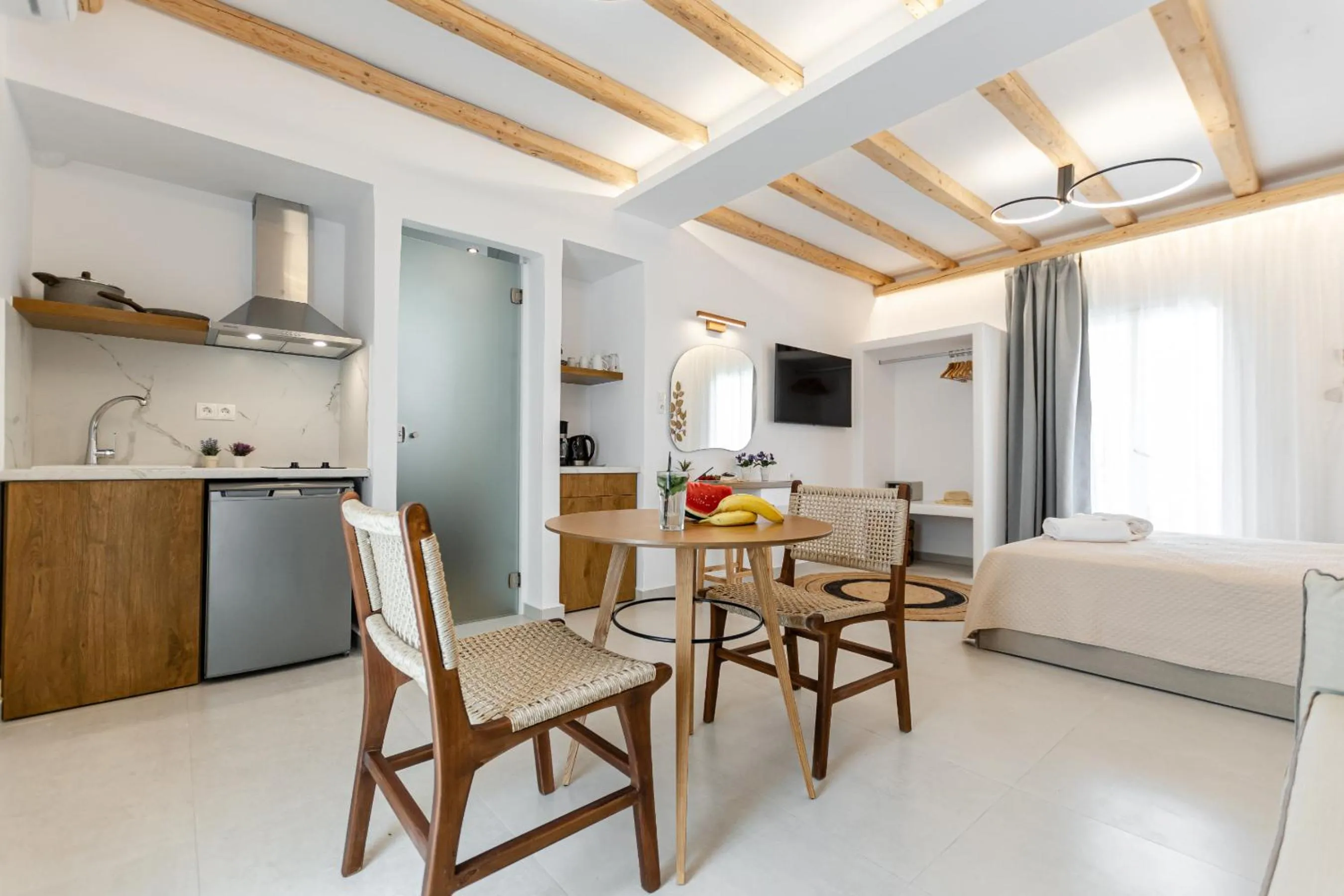 Birikos Hotel & Suites