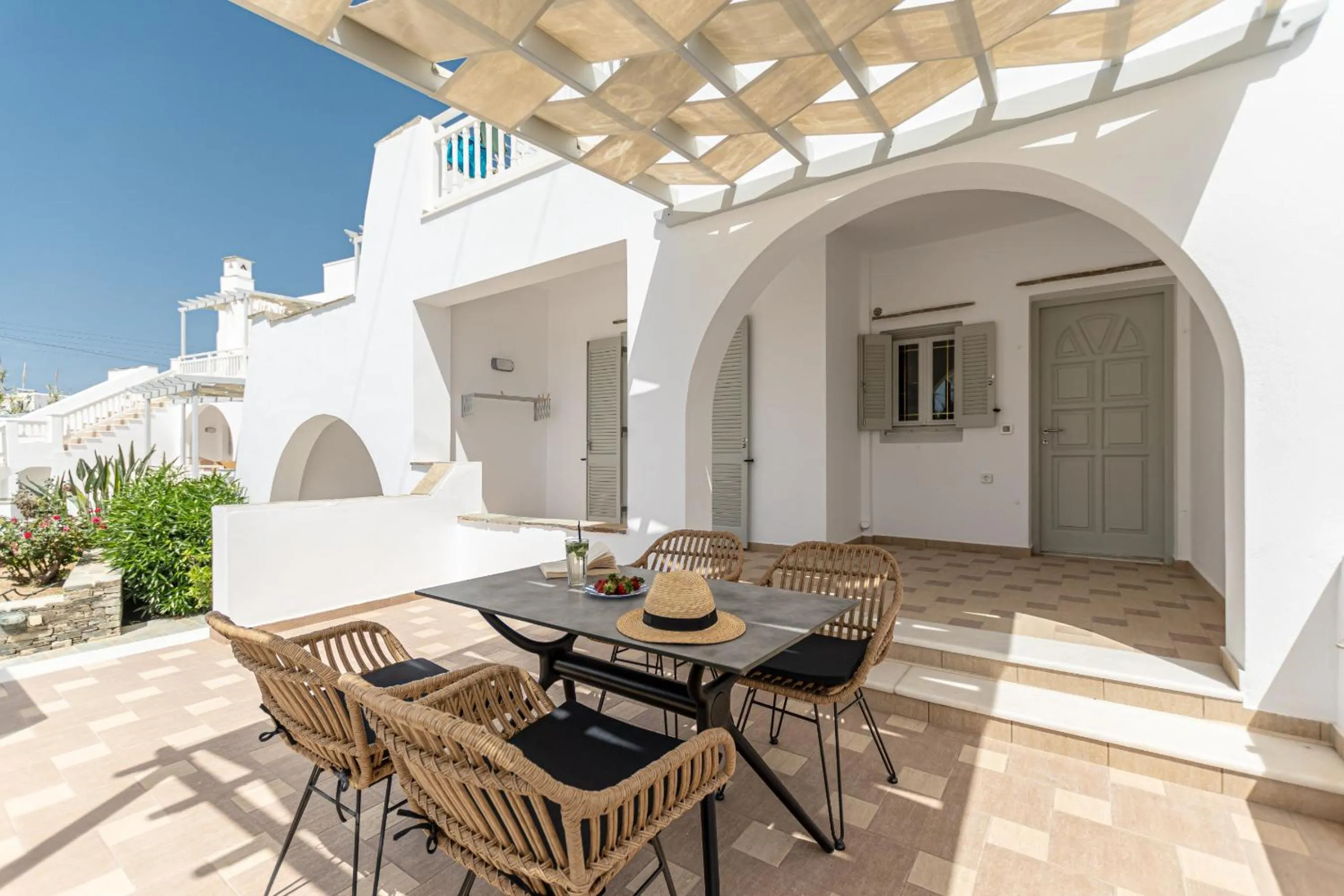 Birikos Hotel & Suites