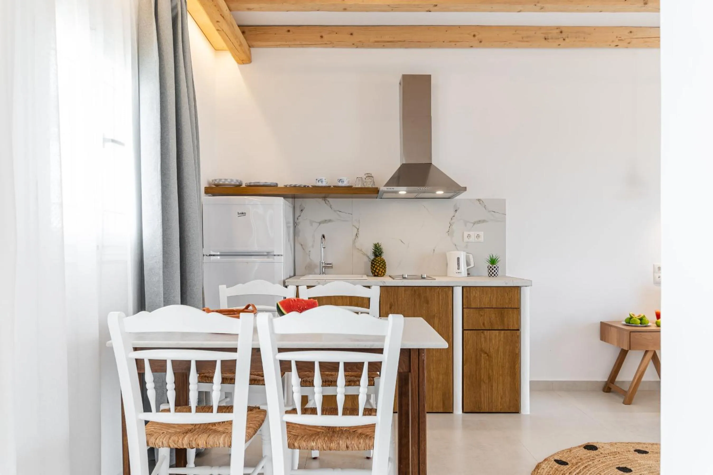 Birikos Hotel & Suites