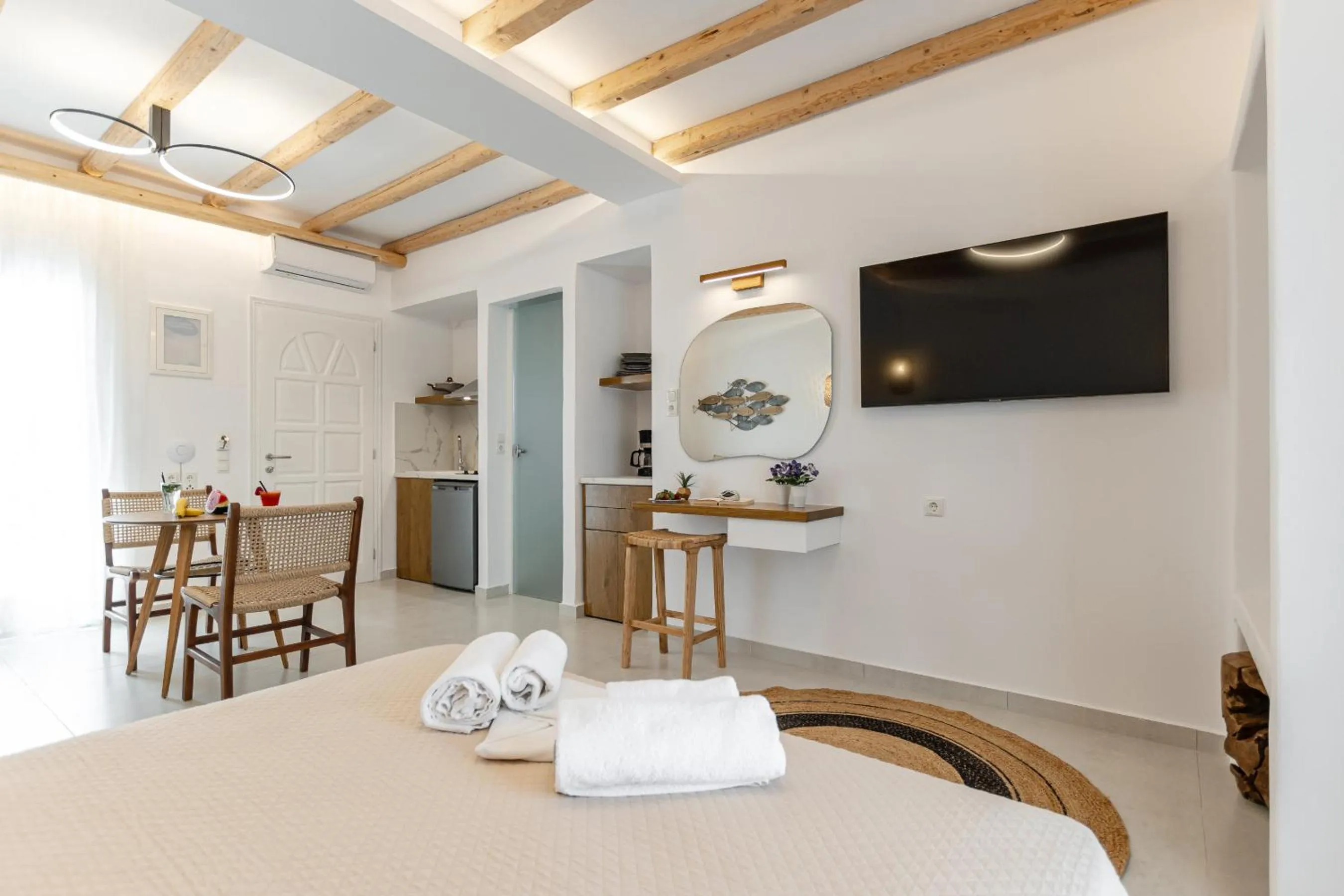 Birikos Hotel & Suites