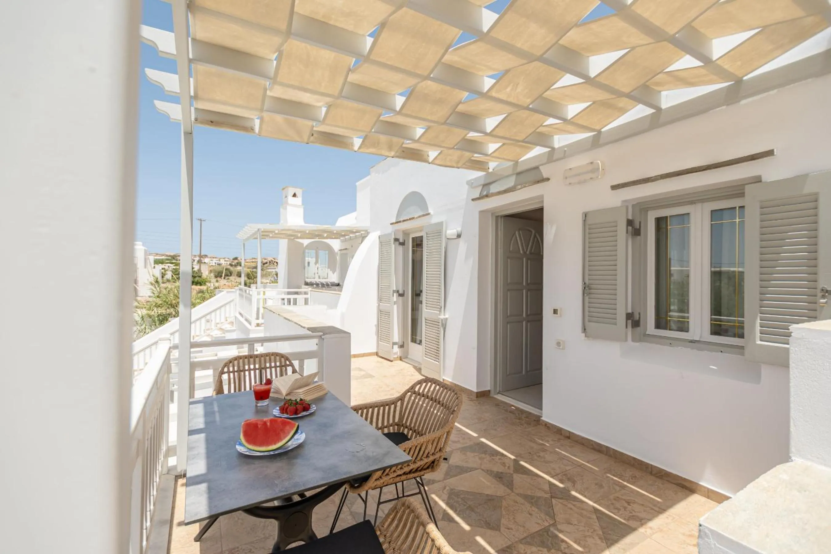 Birikos Hotel & Suites